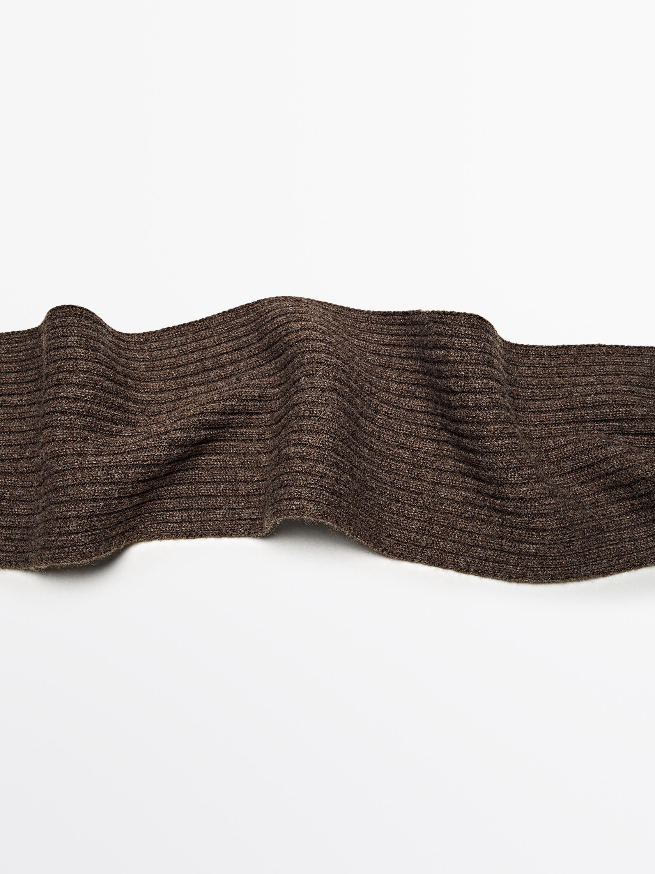 Fine ribbed fabric scarf