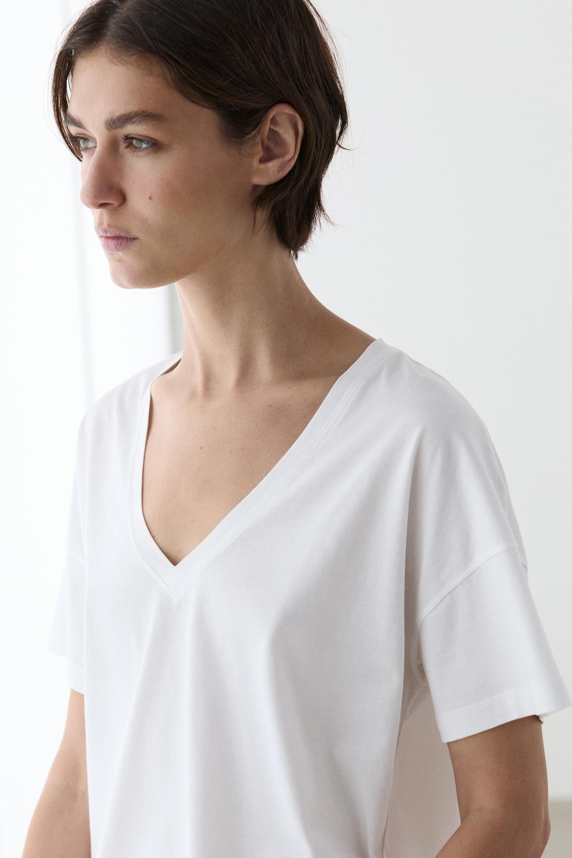 Flowing cropped fit V-neck T-shirt — WHITE