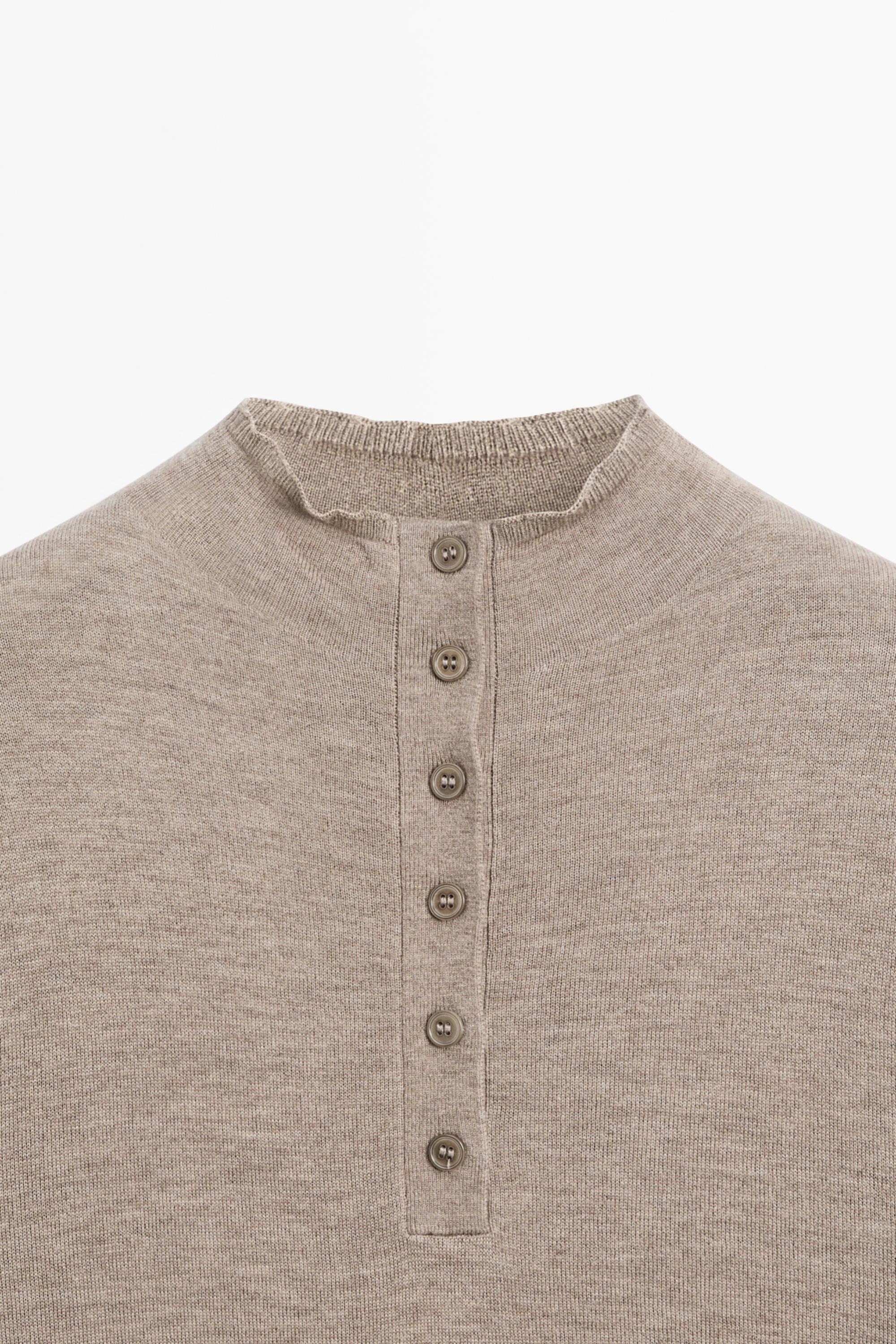 Buttoned mock turtleneck knit sweater — MEDIUM ECRU