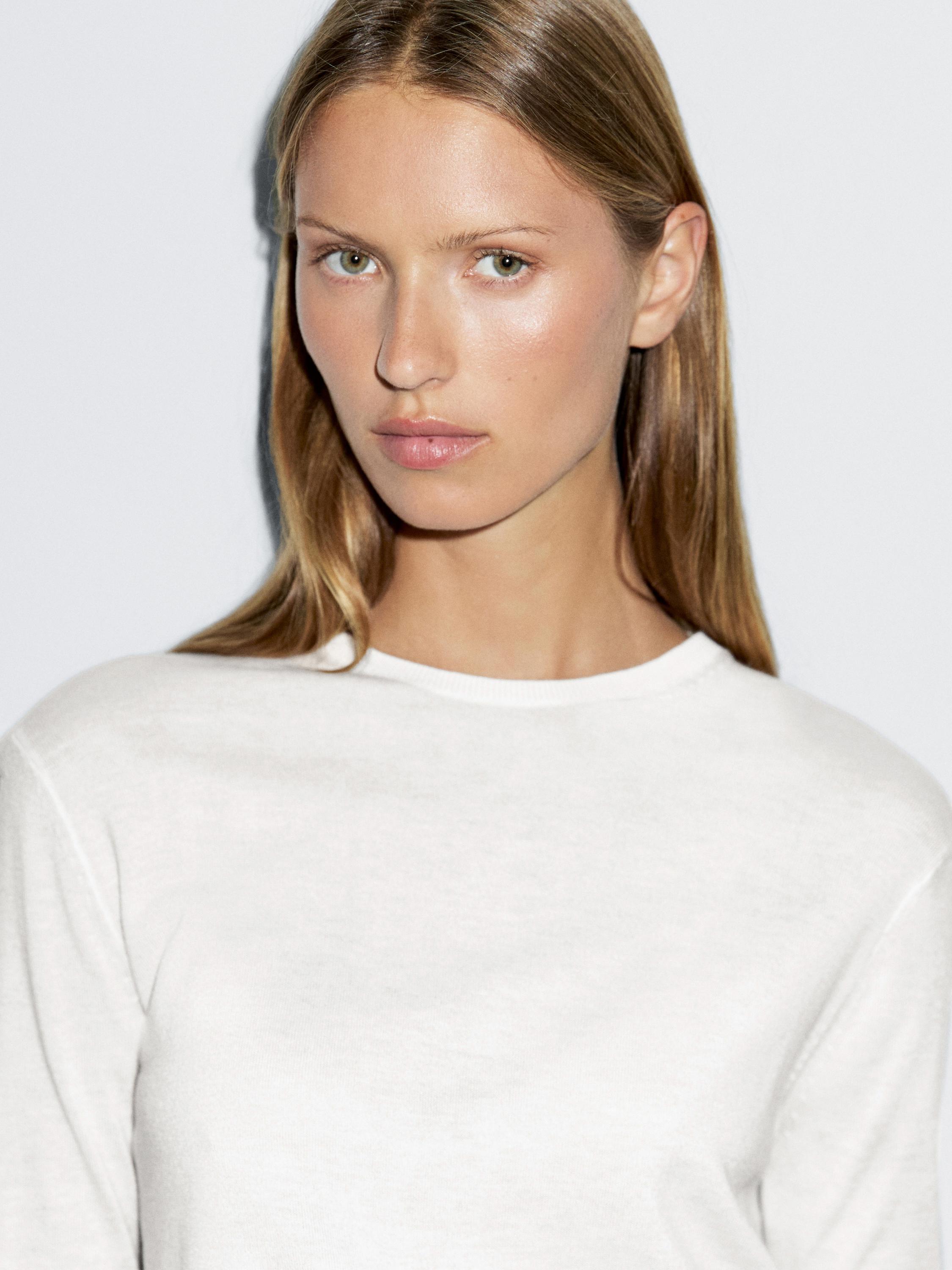 Wool blend knit sweater with crew neck