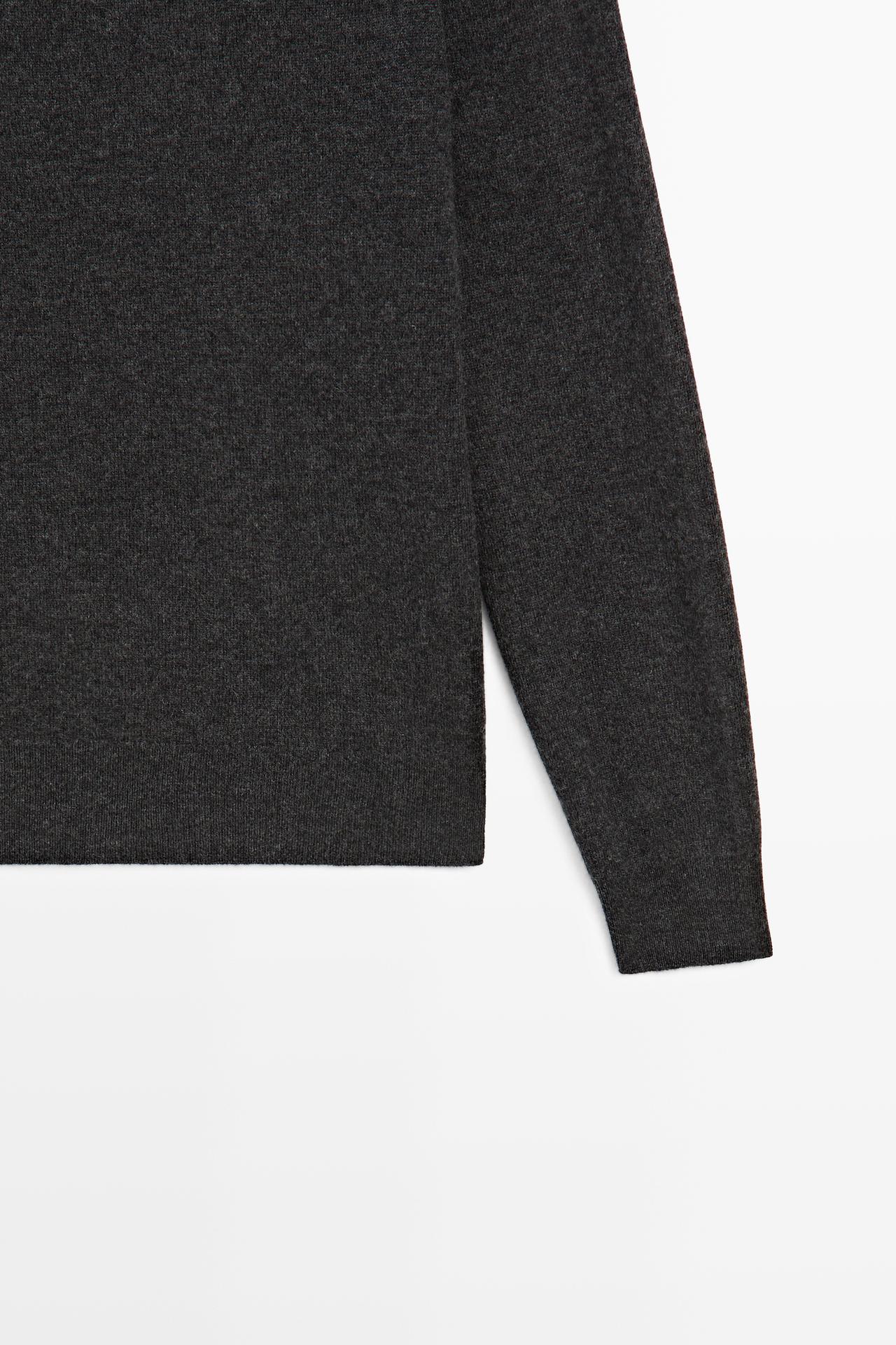 Knit 100% cashmere round neck sweater — CHARCOAL