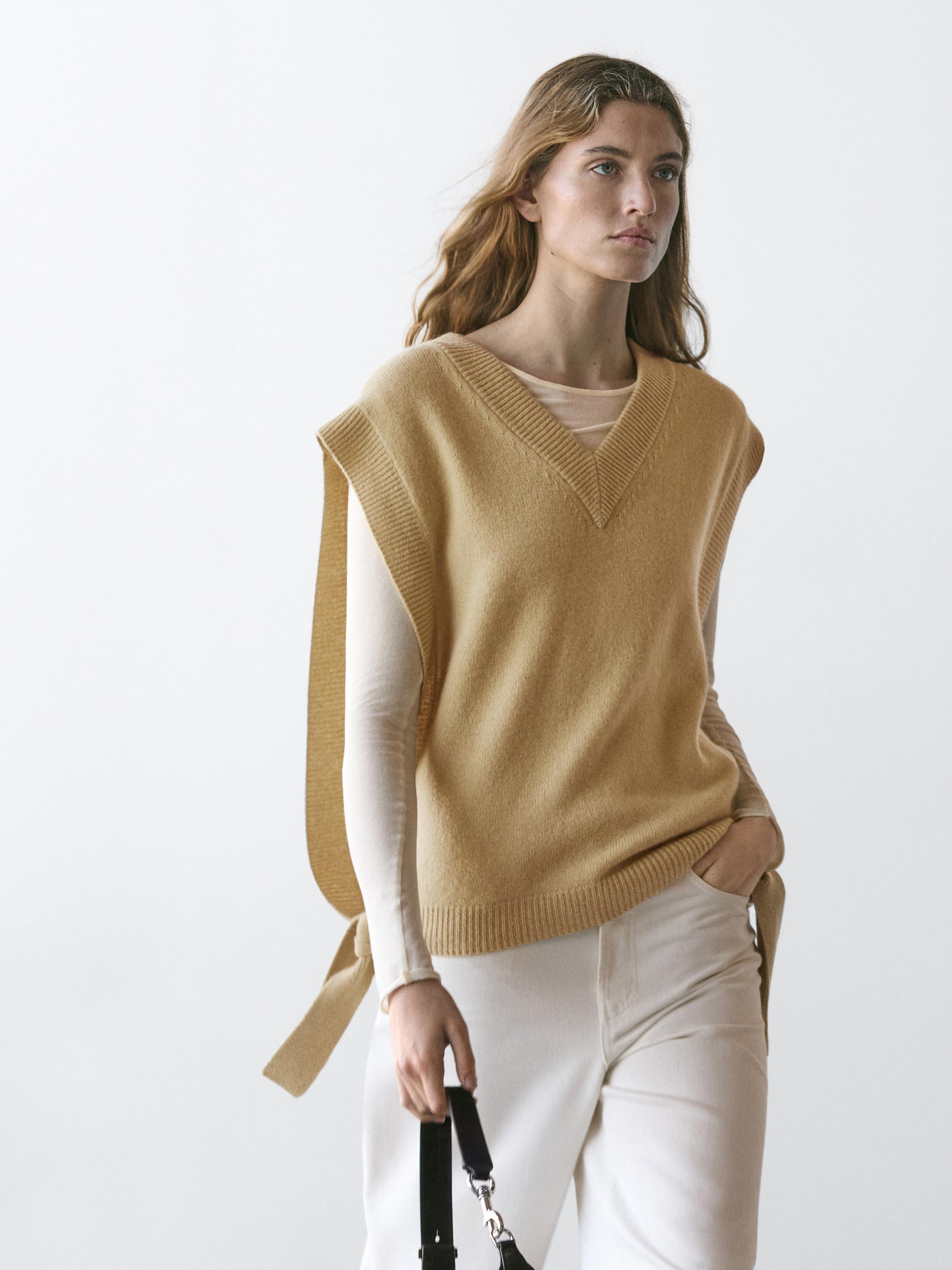 Mouwloze trui met V-hals en strikken