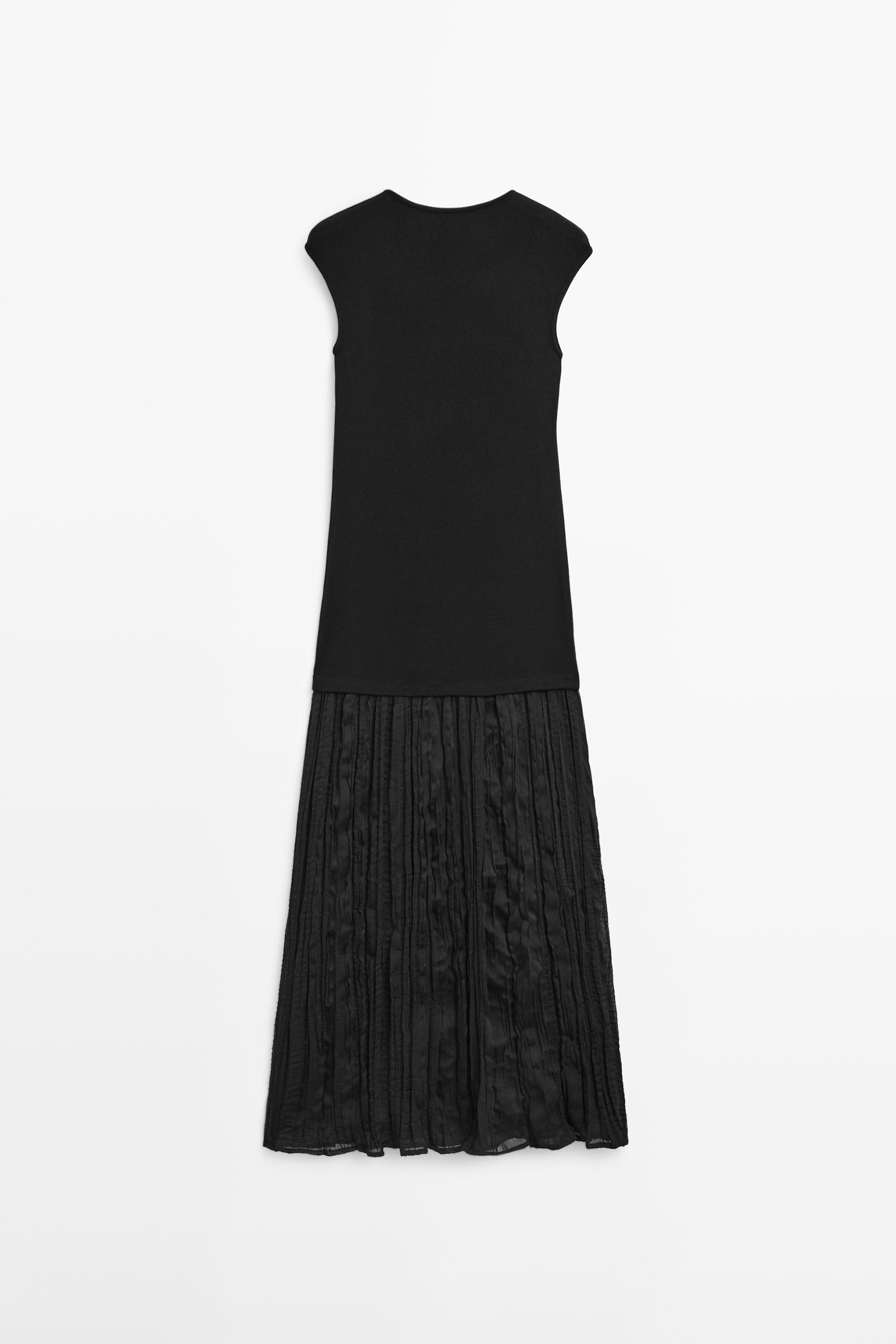 massimo dutti pleated dress with tie details SOLD* @massimodutti long pleated dress in pink available for SALE in size S Sale price: 3,200 mxn Retail price: 4,995 mxn
