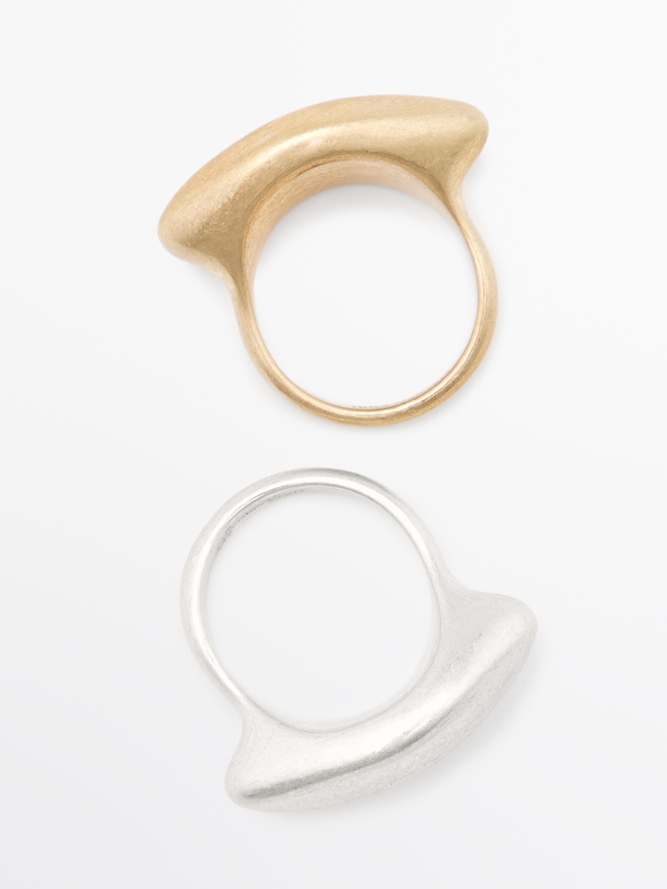Pack of hazelnut rings