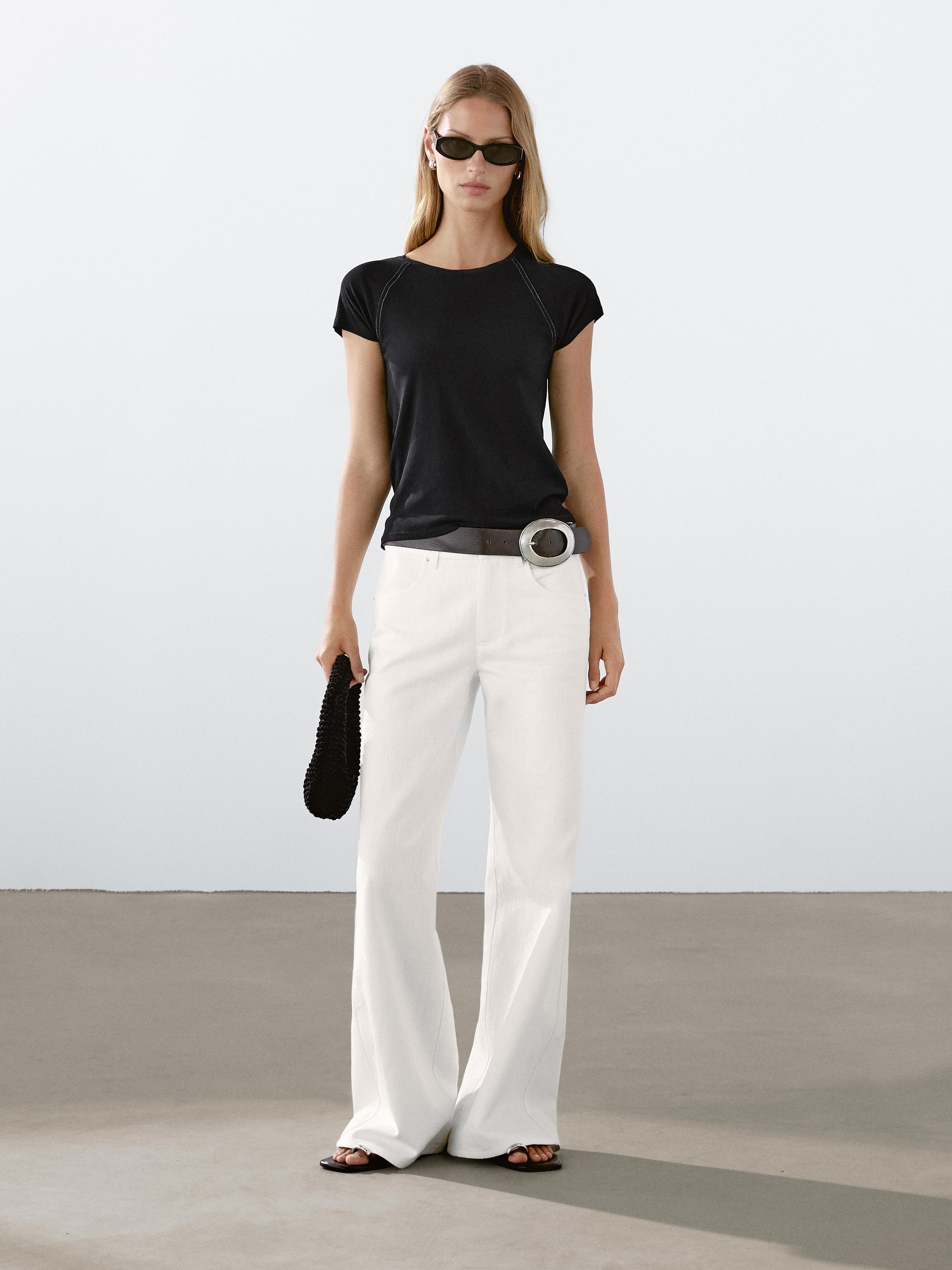 Short sleeve T-shirt with contrast seams