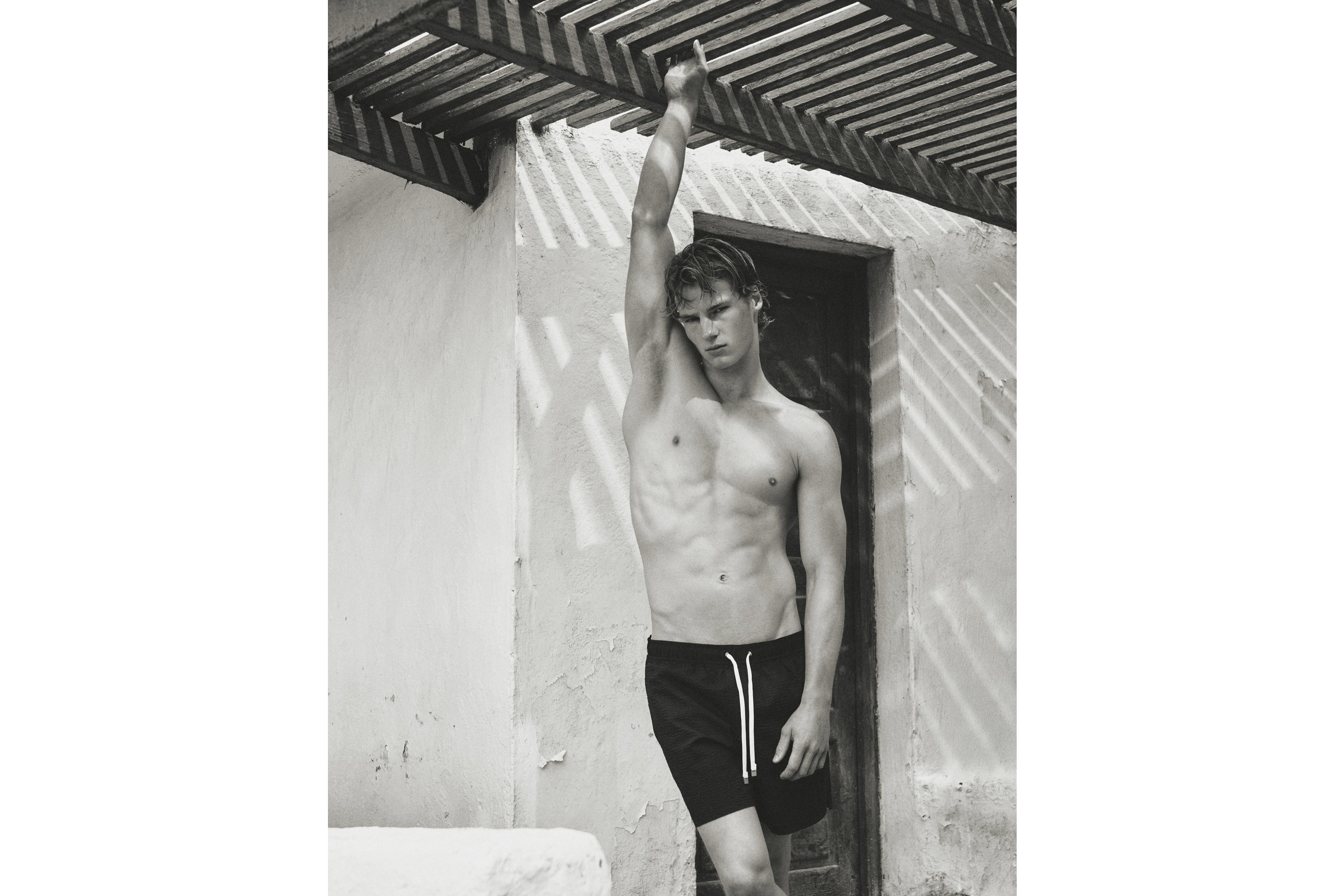 Plain swim trunks — NAVY BLUE