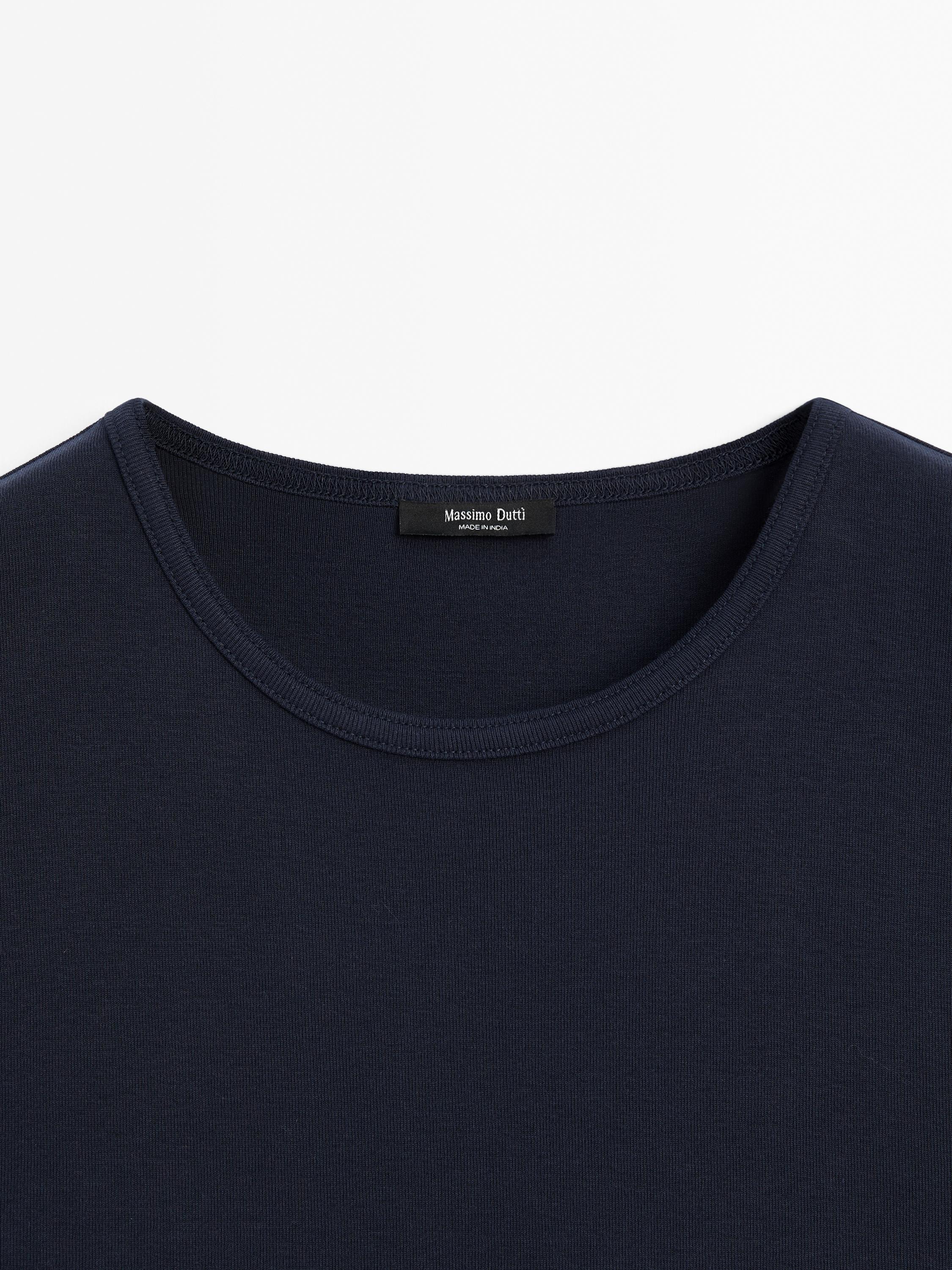 100% cotton T-shirt with rounded hem