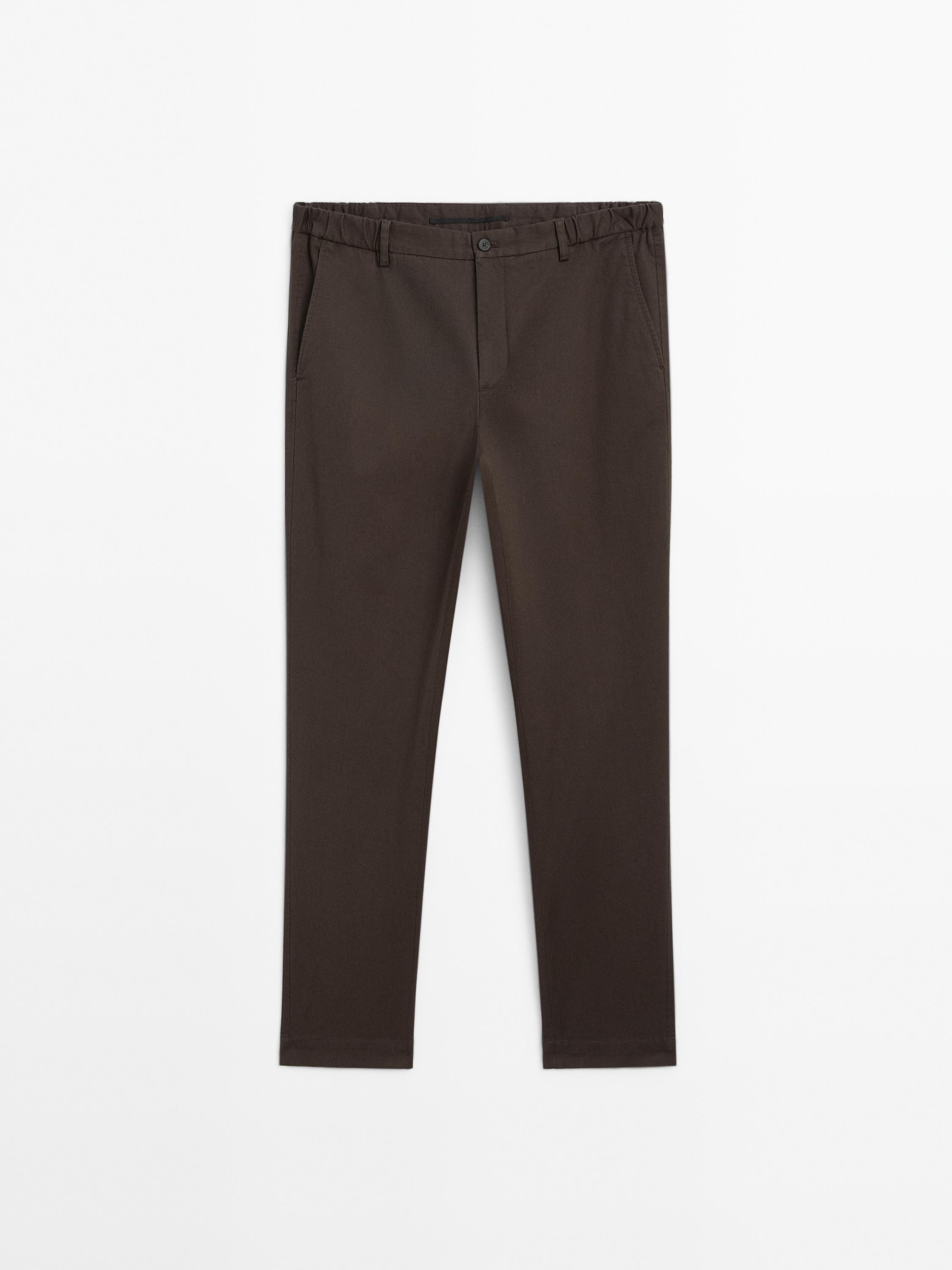 Pantalón tapered fit goma lateral