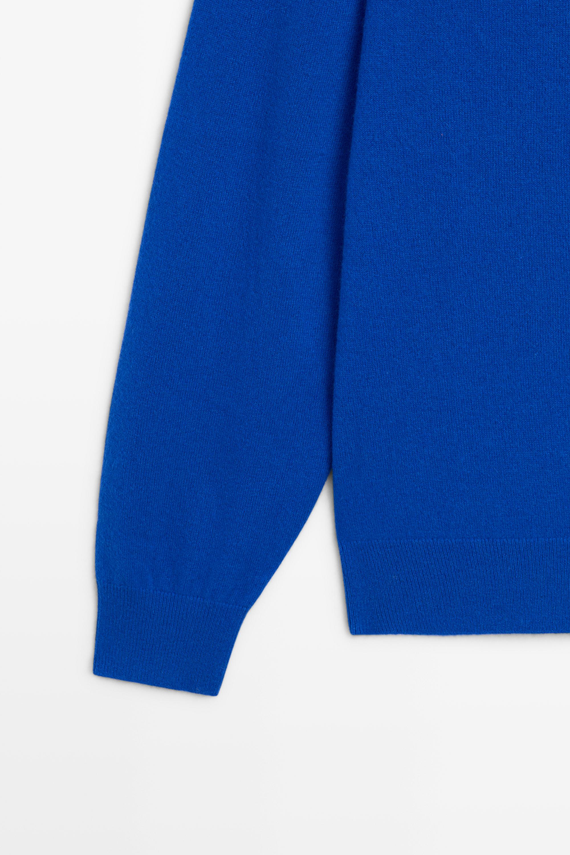 100% cashmere high neck knit sweater — DEEP BLUE
