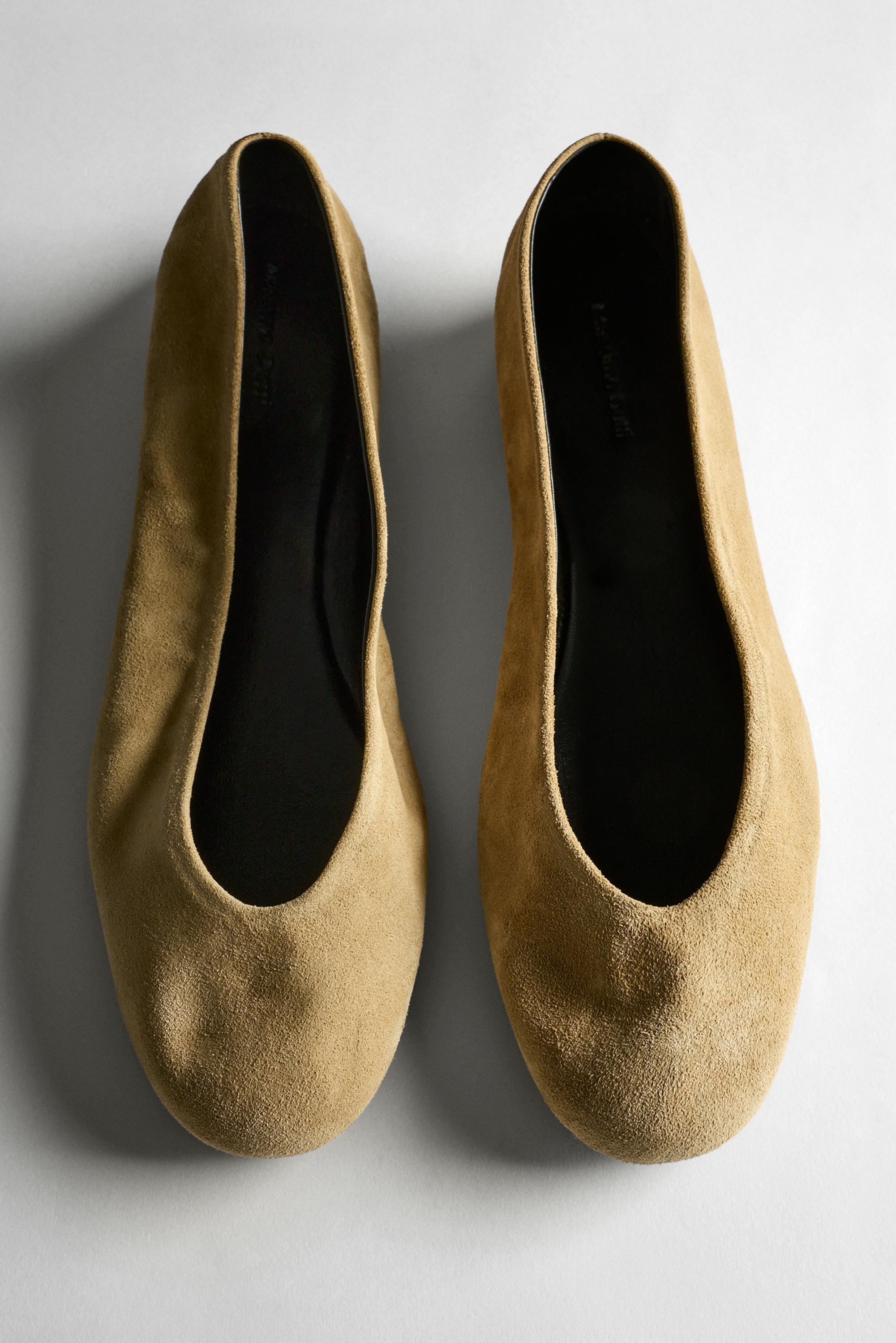 Split leather ballet flats — MUSTARD