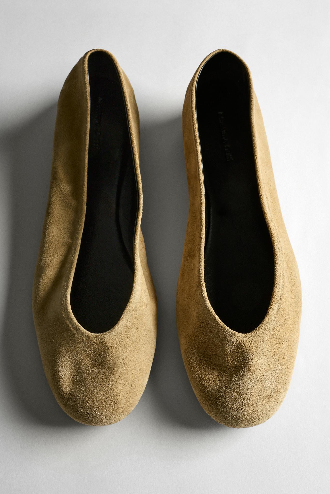 Split leather ballet flats — MUSTARD