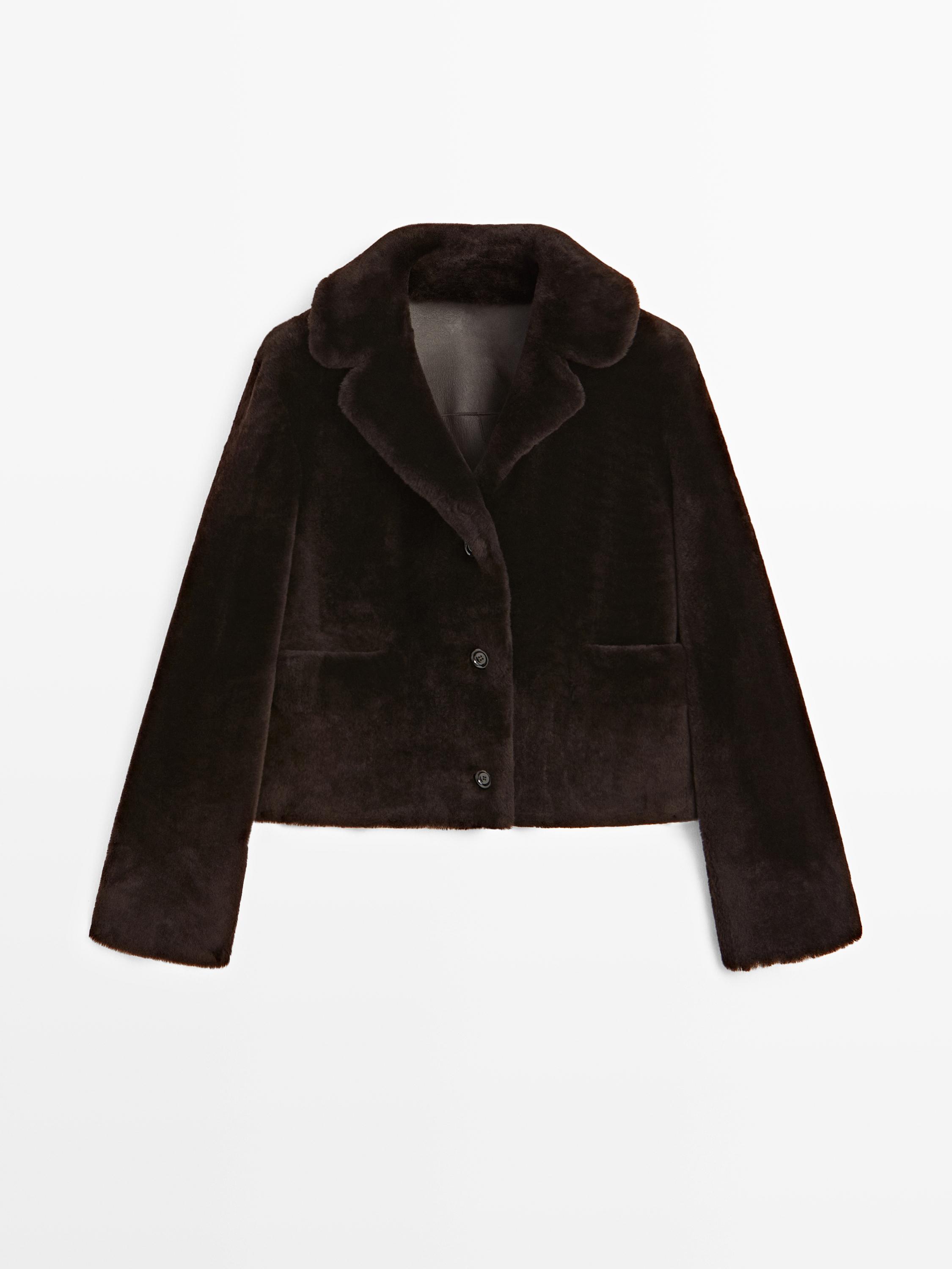 Kurze Jacke aus Leder mit Schafpelz