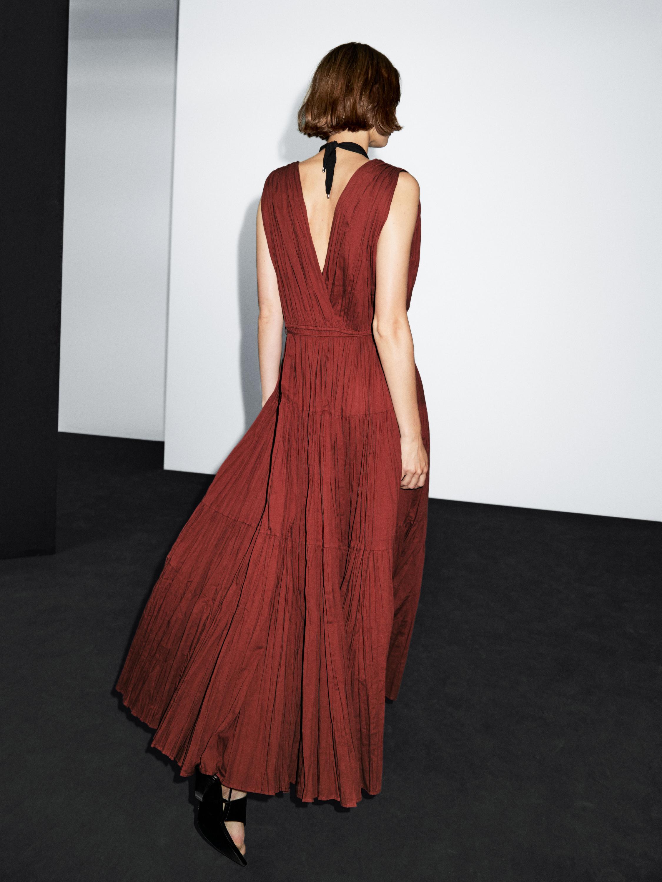 Dlhé plisované šaty zo 100 % bavlny