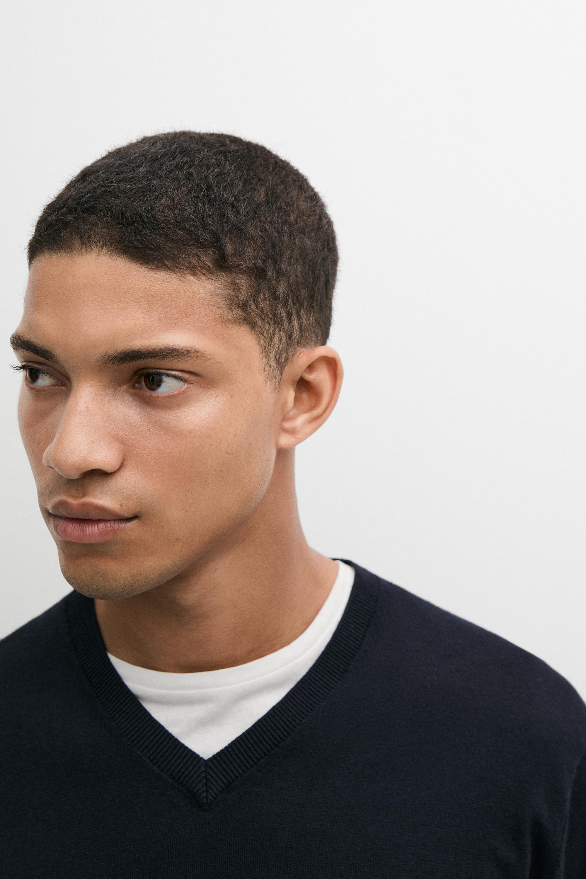 Cotton blend V-neck knit sweater — NAVY BLUE