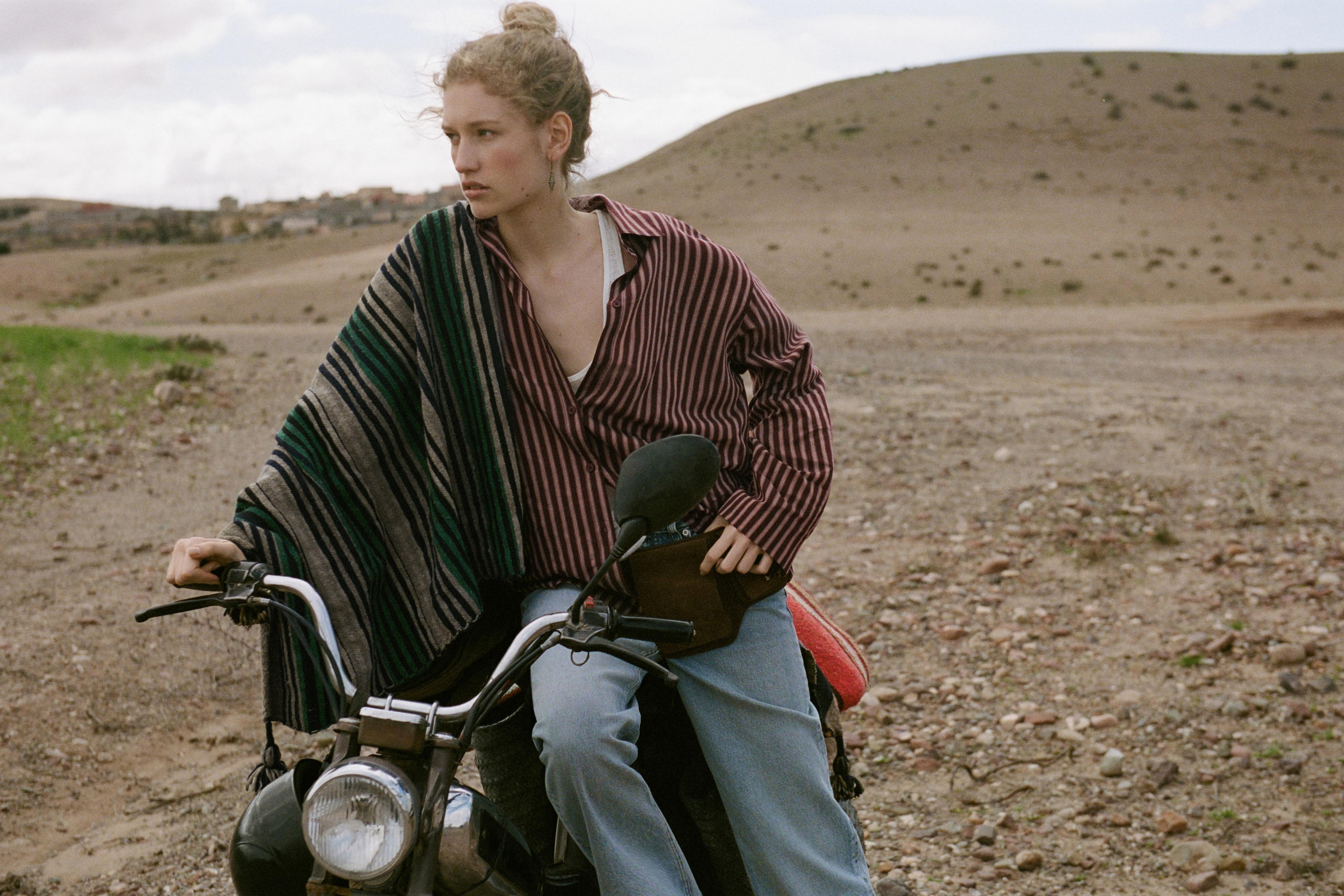 Flowing shirt with striped detailing — BROWN