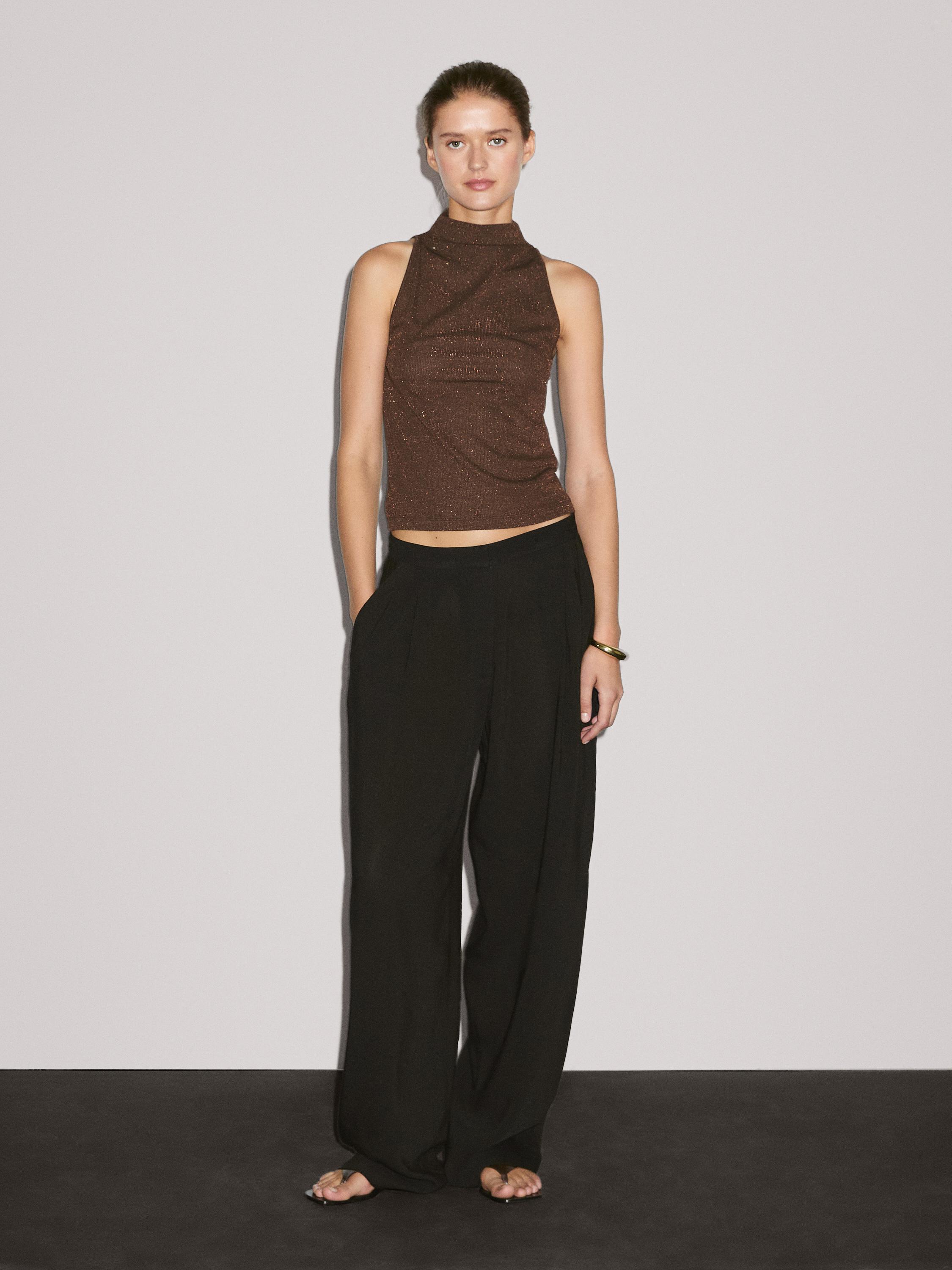 Top cuello halter efecto metalizado