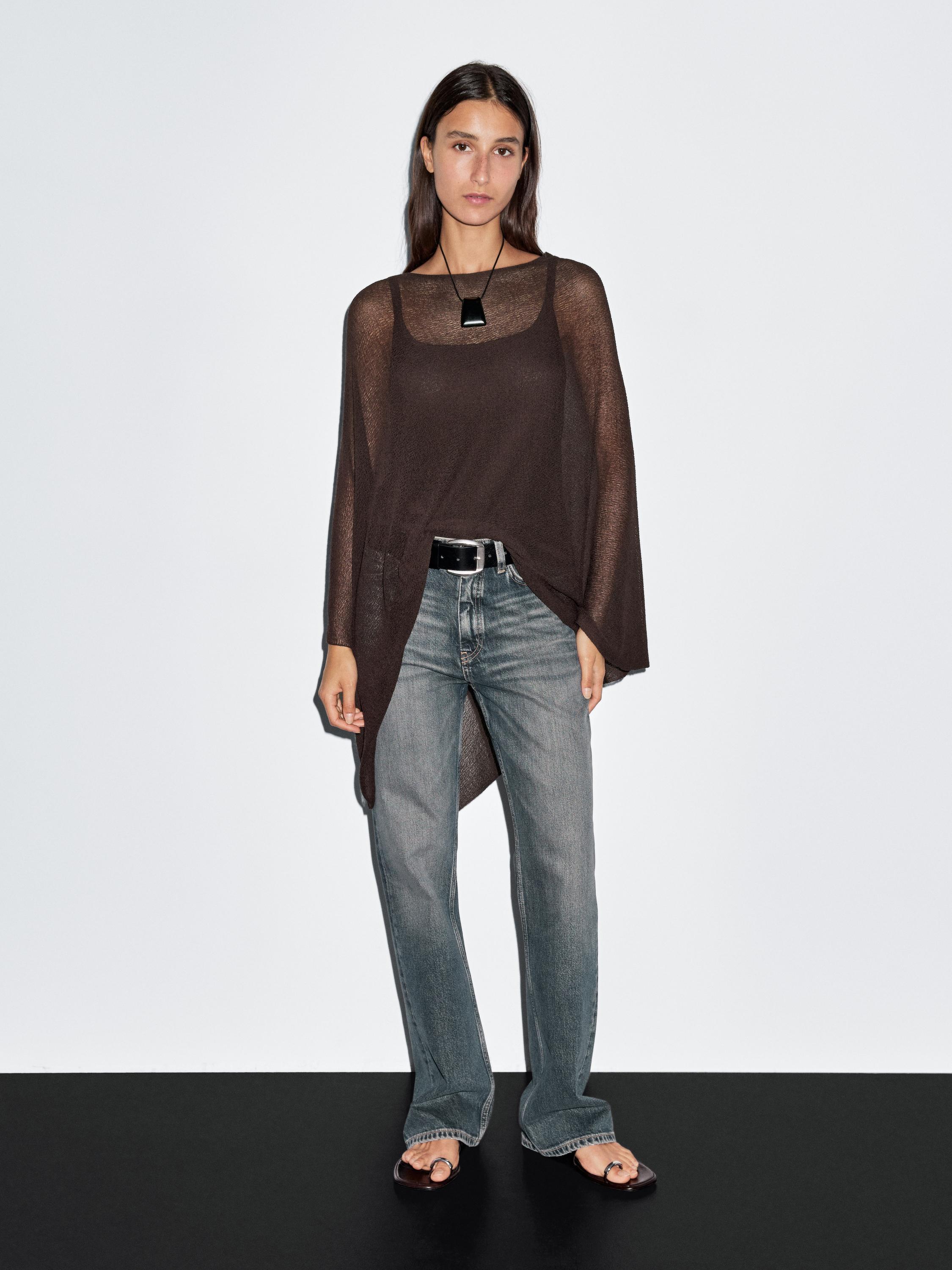 Cape en maille coupe asymétrique