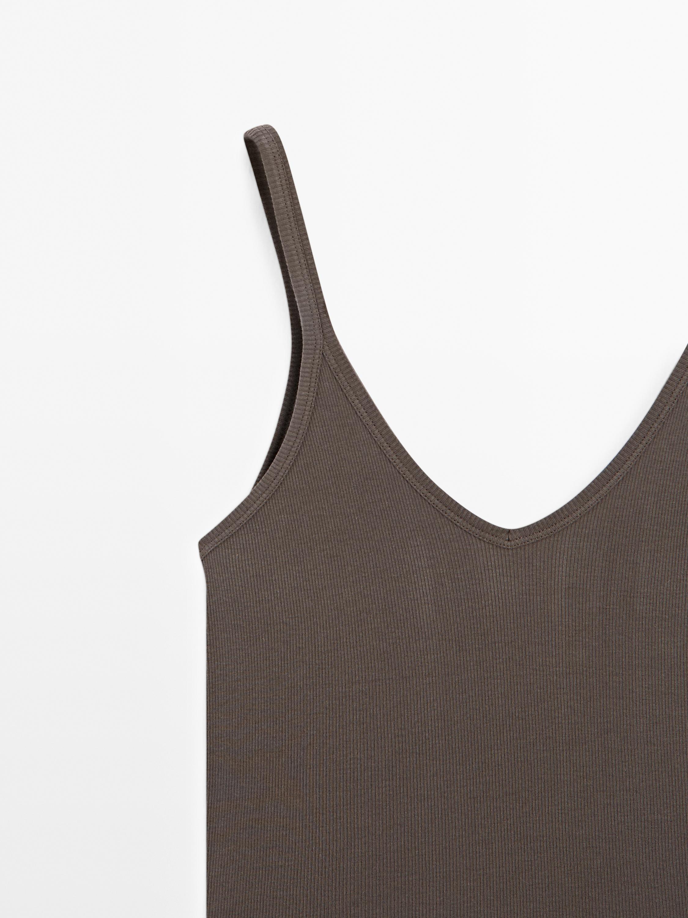 Ribbed V-neck top