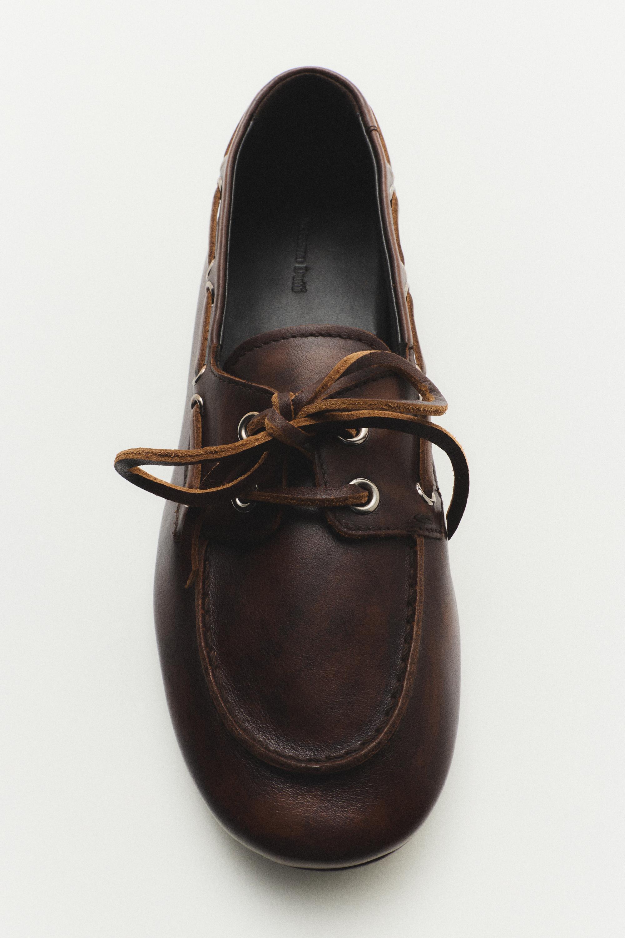 Leather lace-up boat shoe — BROWN