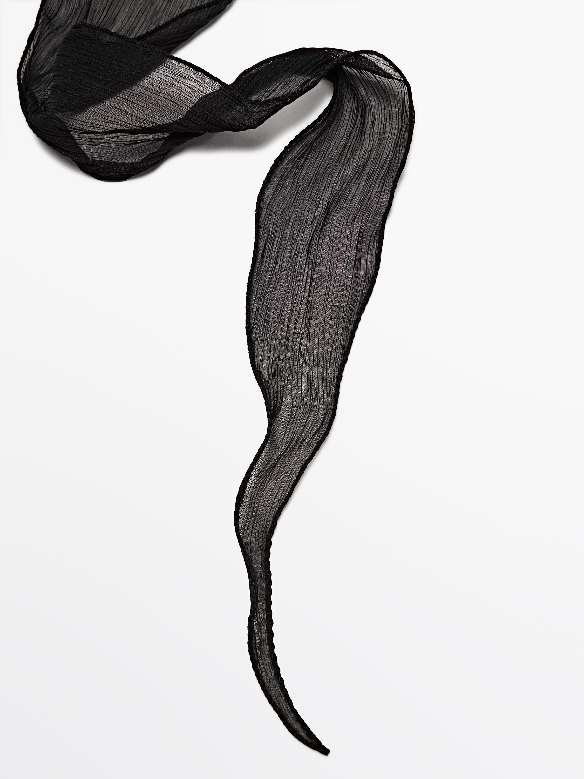 Tie scarf