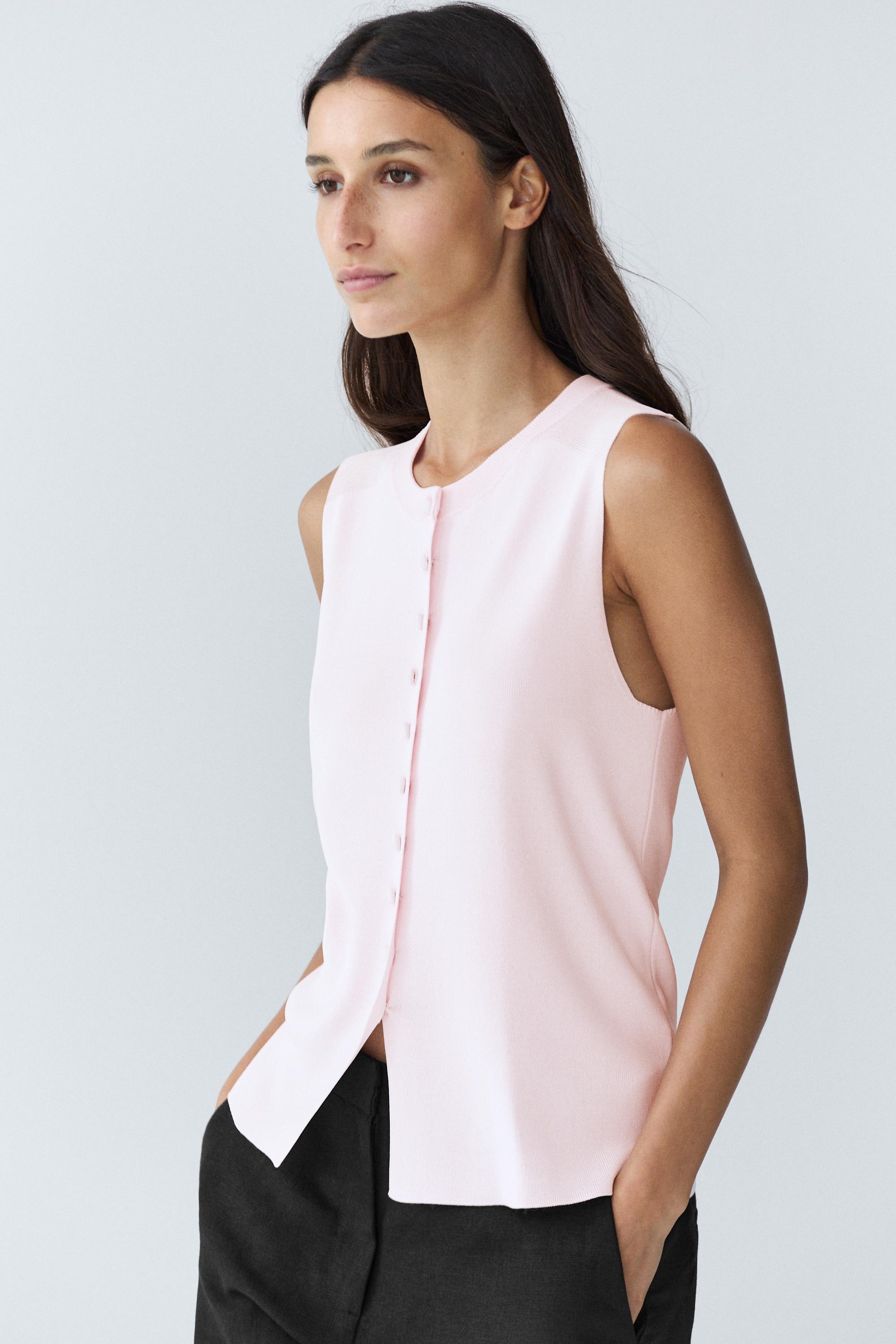 Fine-knit vest with covered buttons