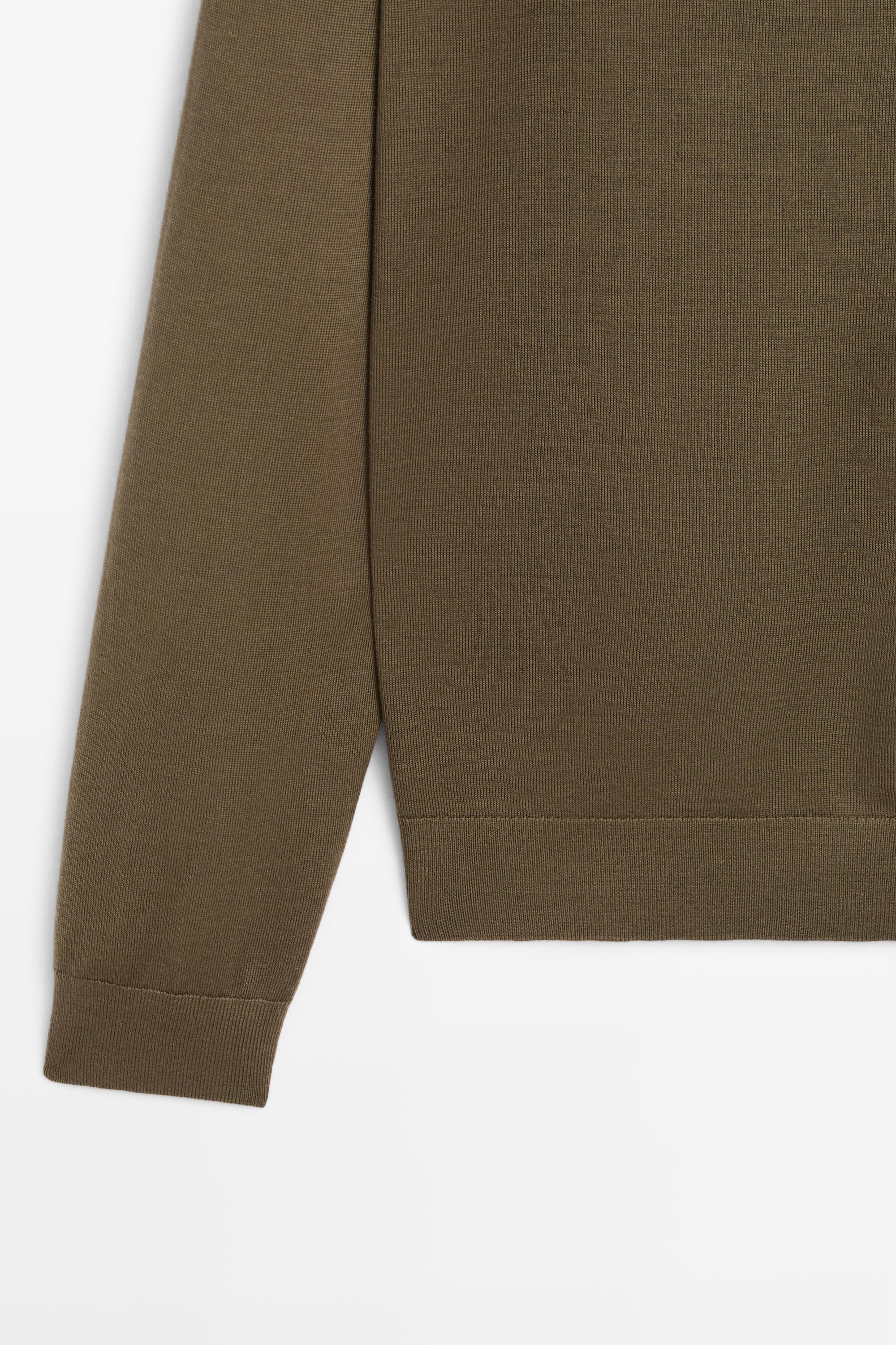 100% merino wool knit round neck sweater — OIL
