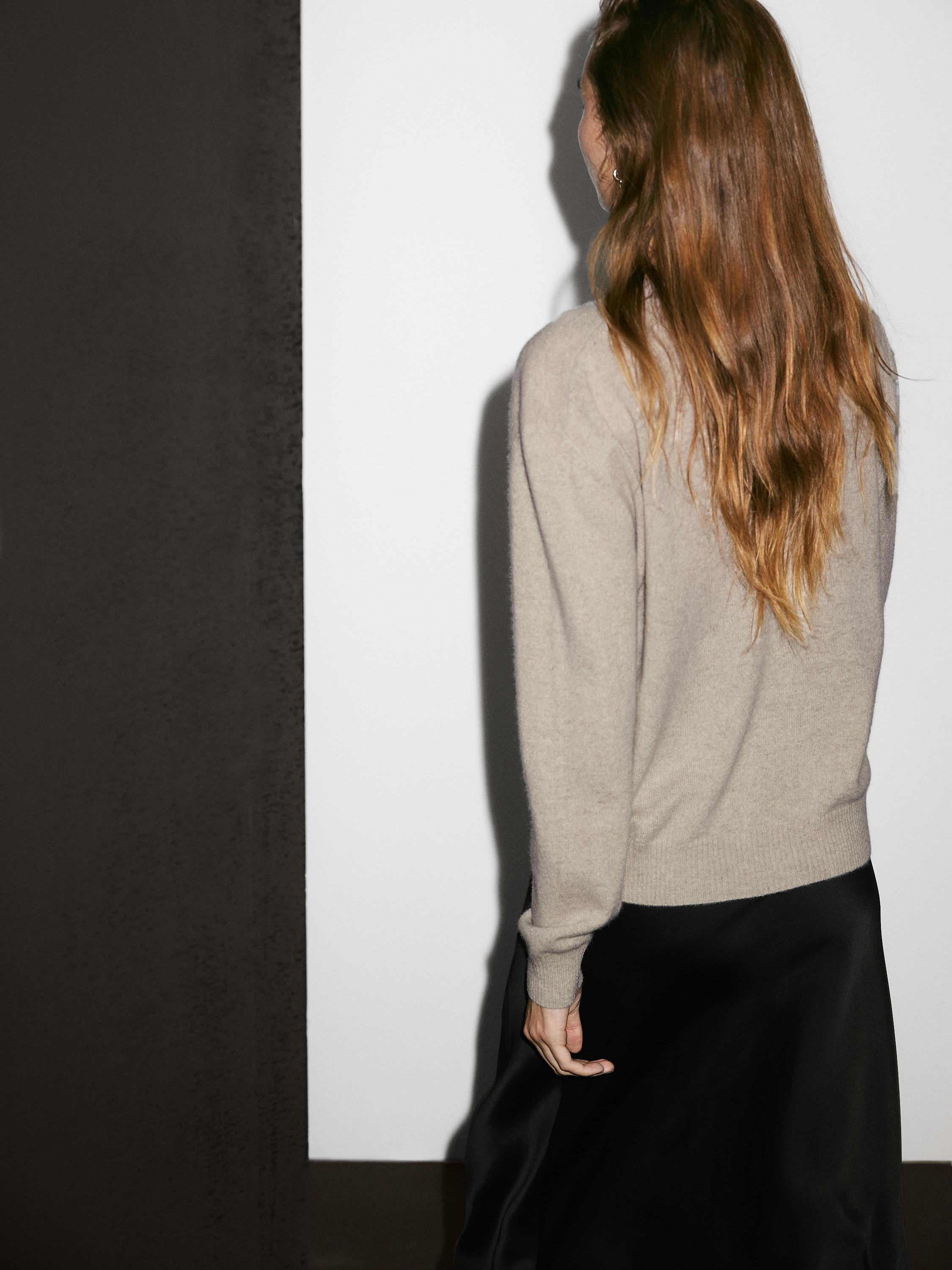 100% cashmere crew neck sweater