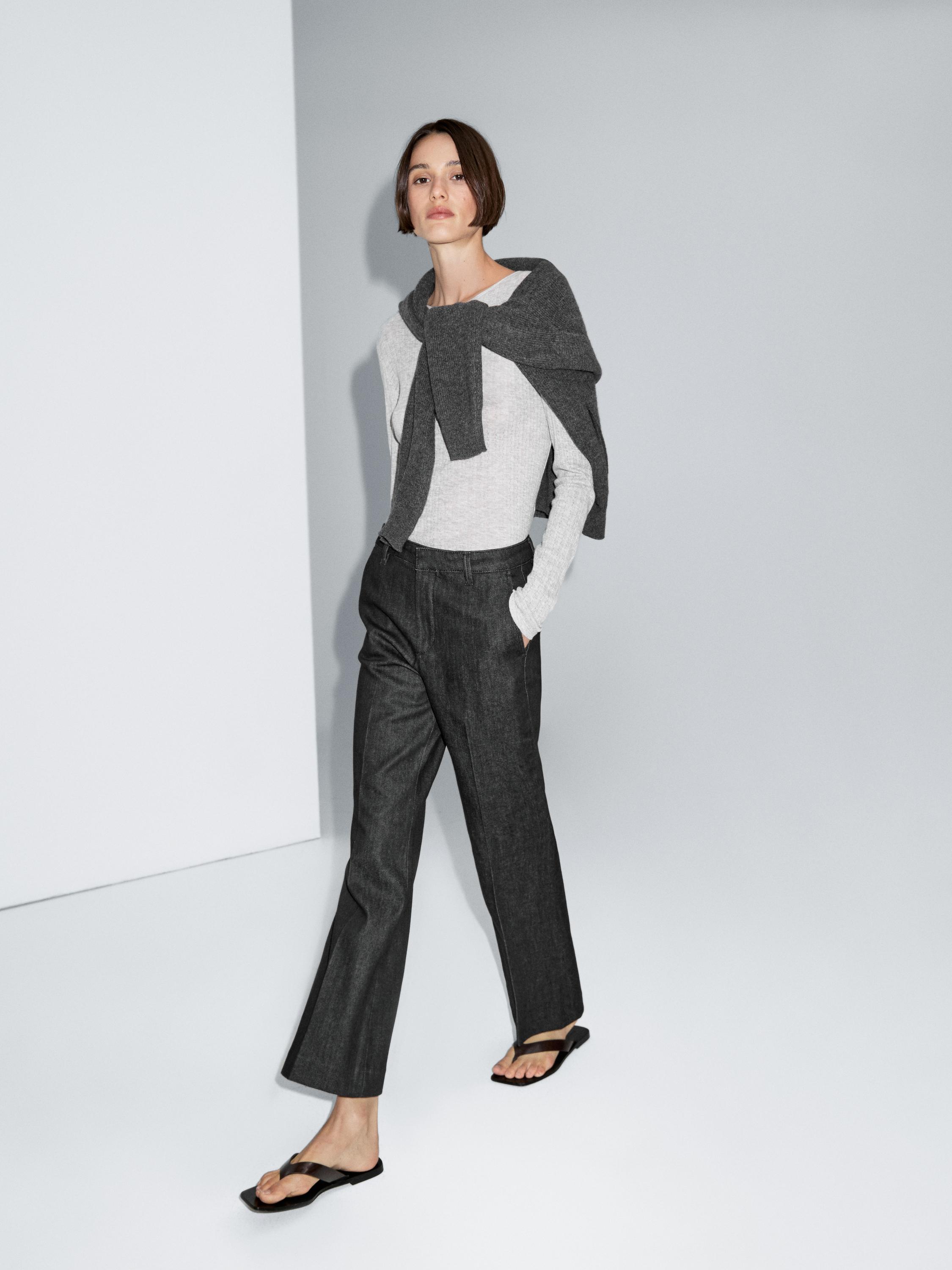 بنطلون جينز بطرف جرسي وخصر متوسط