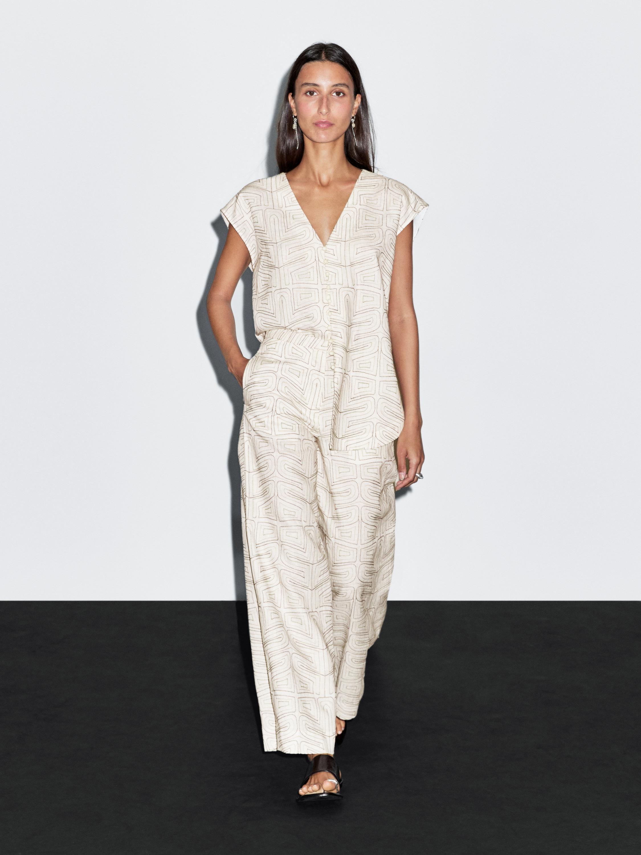 Linen blend waistcoat with contrast embroidery