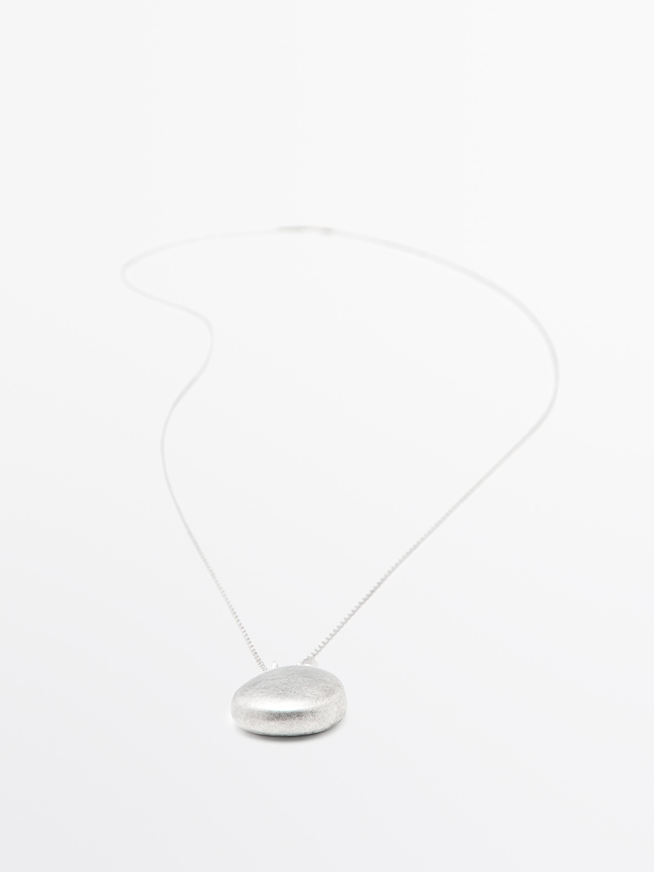 Collier pendentif métallique