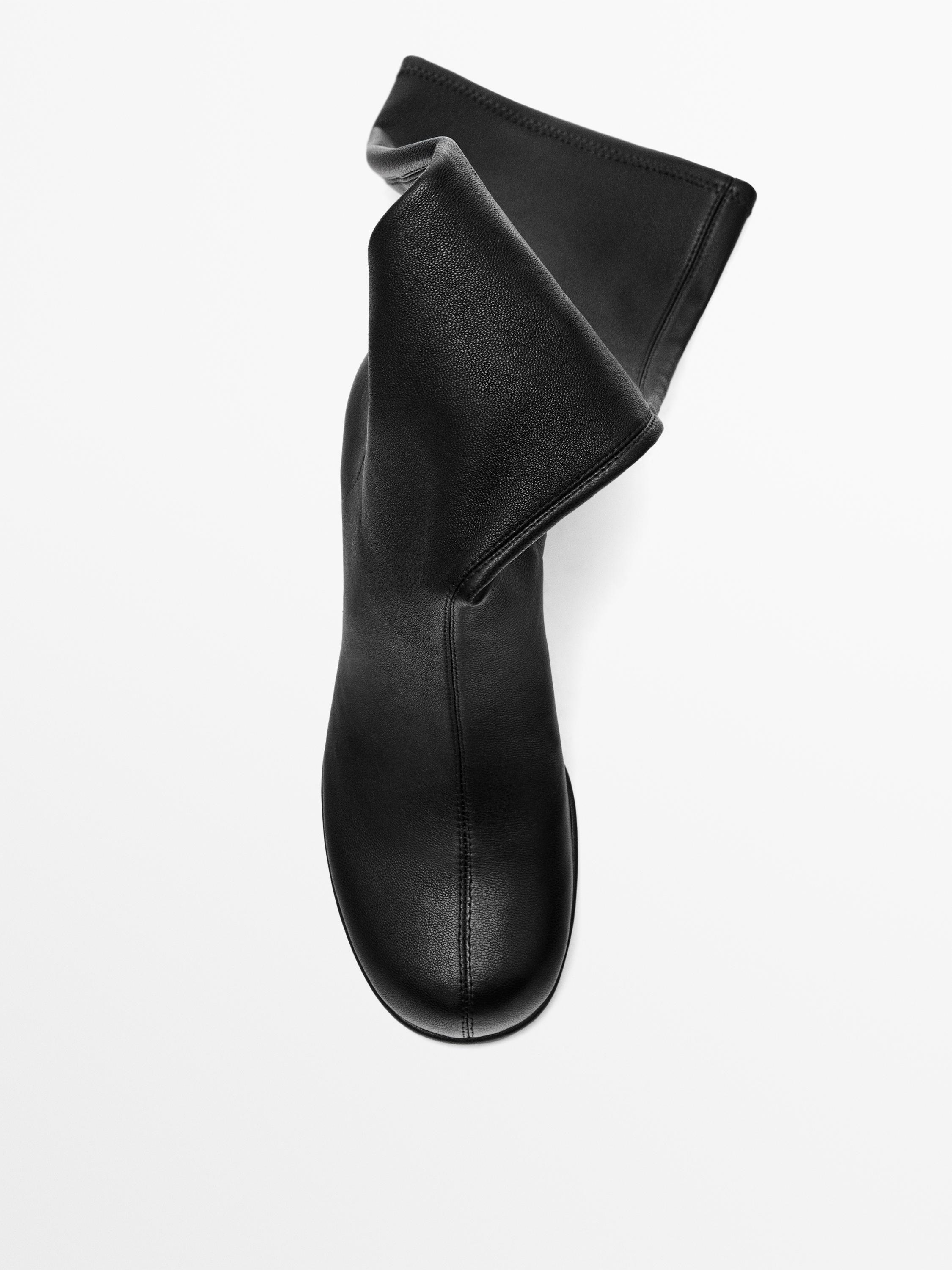 Чизми со висока потпетица со заоблен преден дел