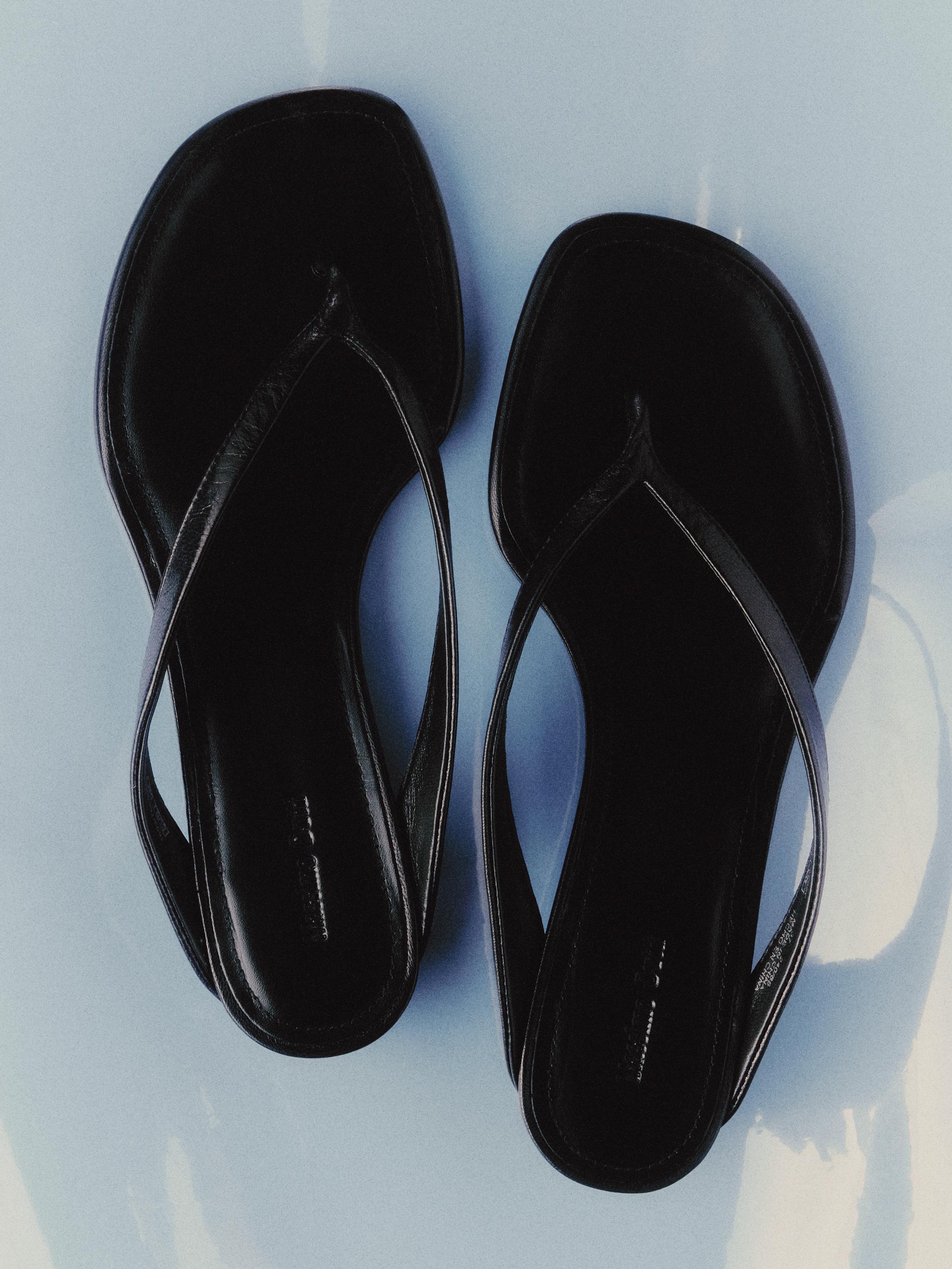Mid-heel toe sandal — BLACK