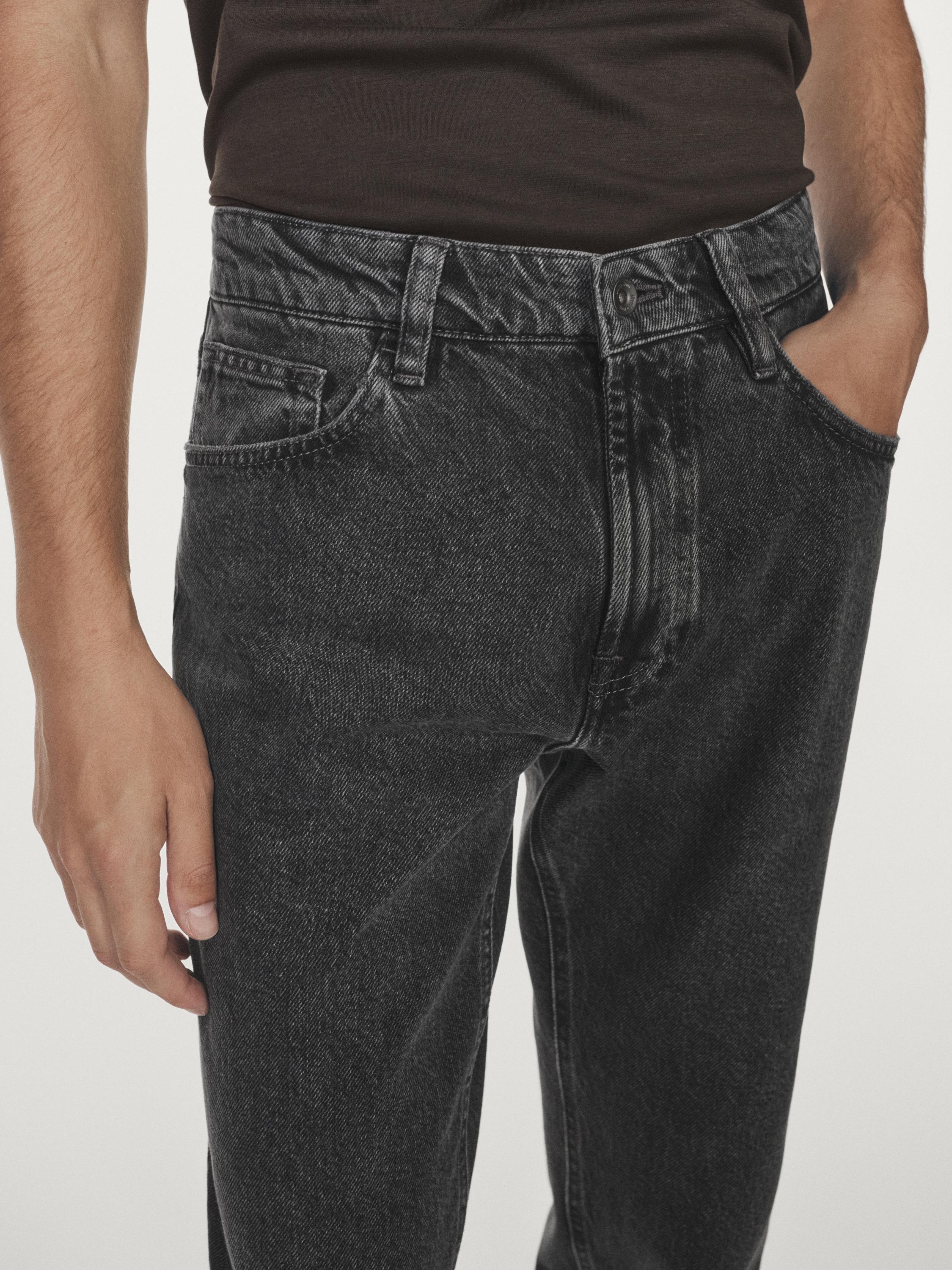 Tapered fit jeans