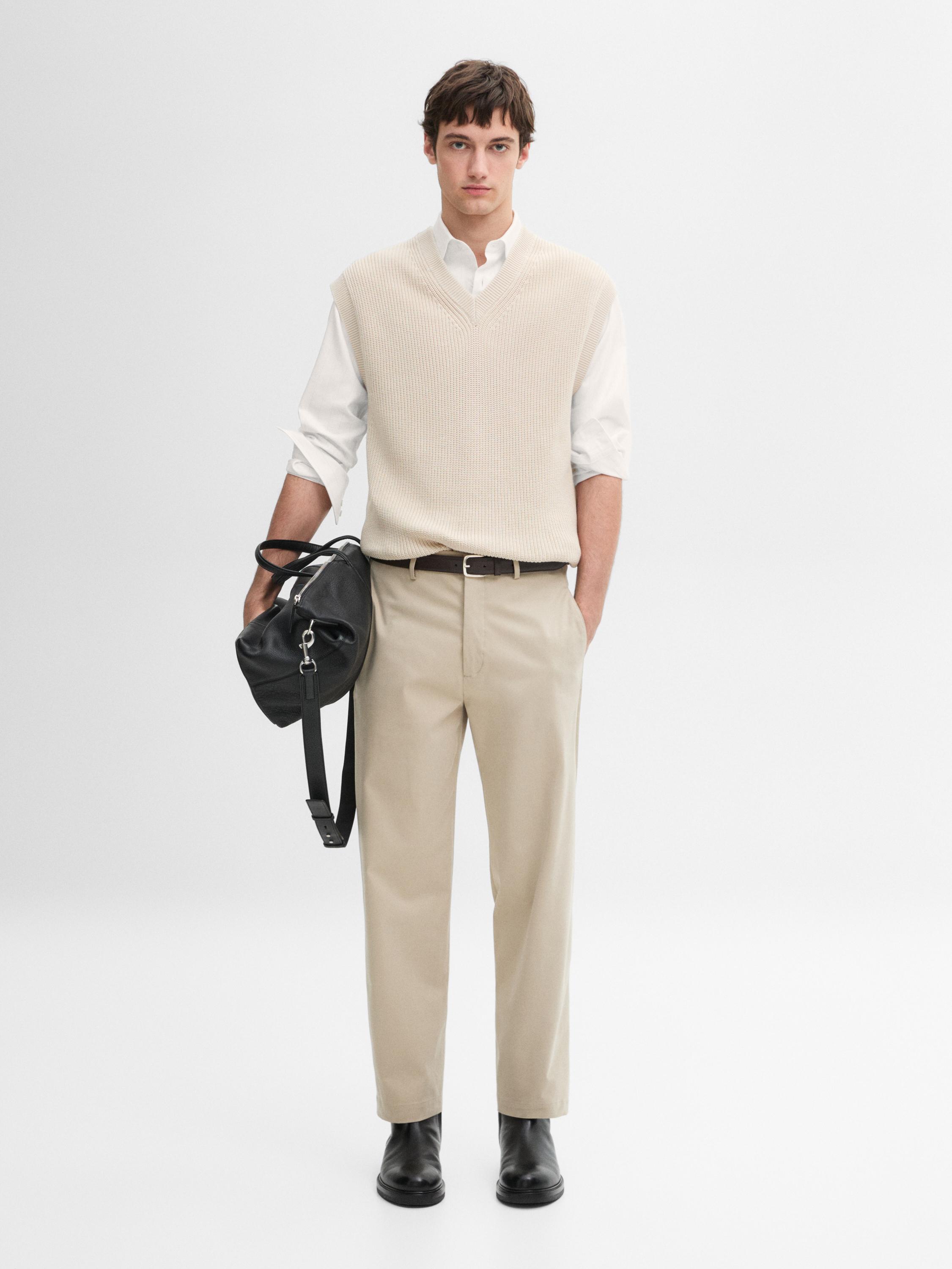 جاكيت فيست بحياكة مضلعة وفتحة صدر على شكل V