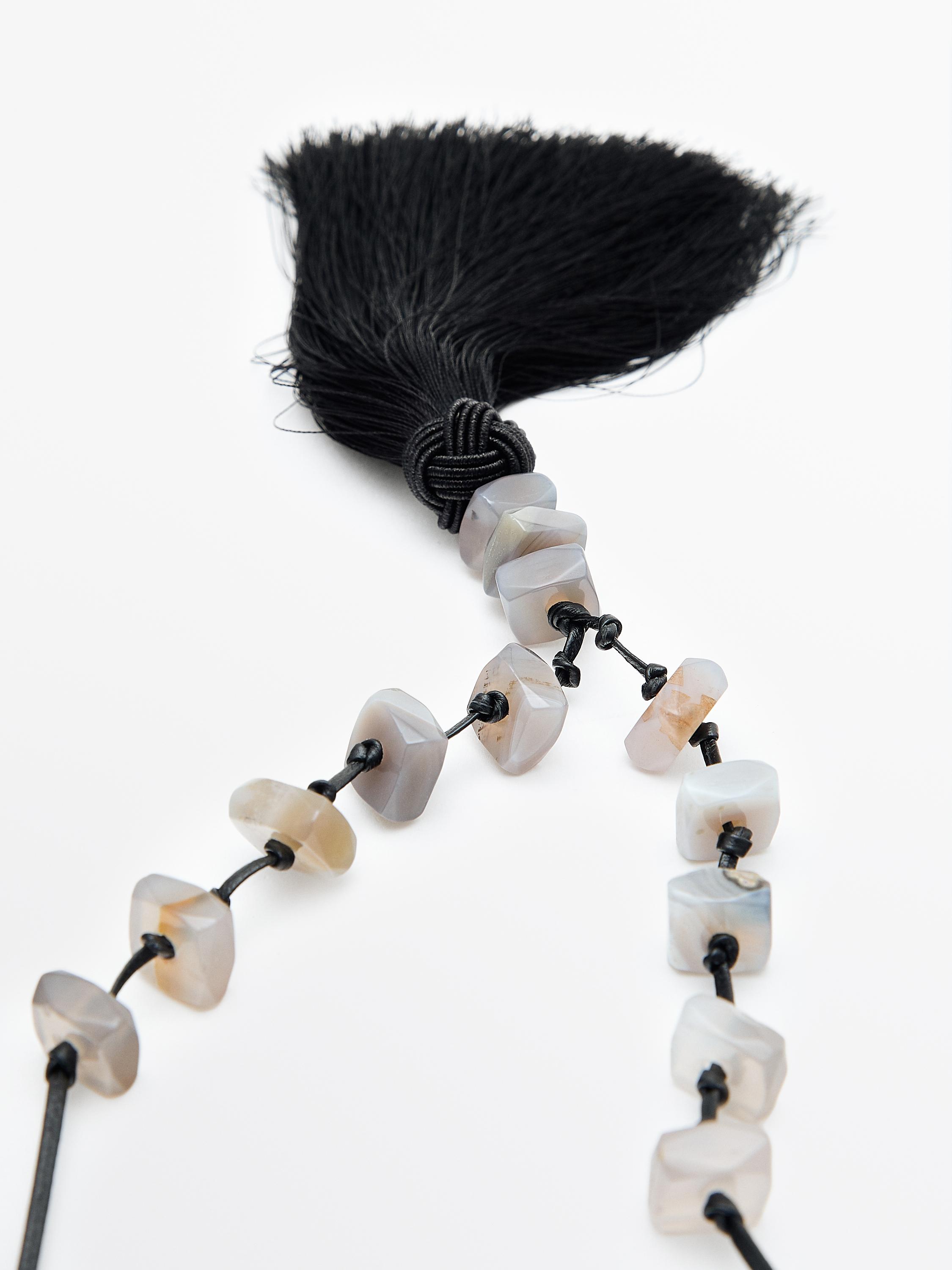 Kamienkový náhrdelník so strapcami