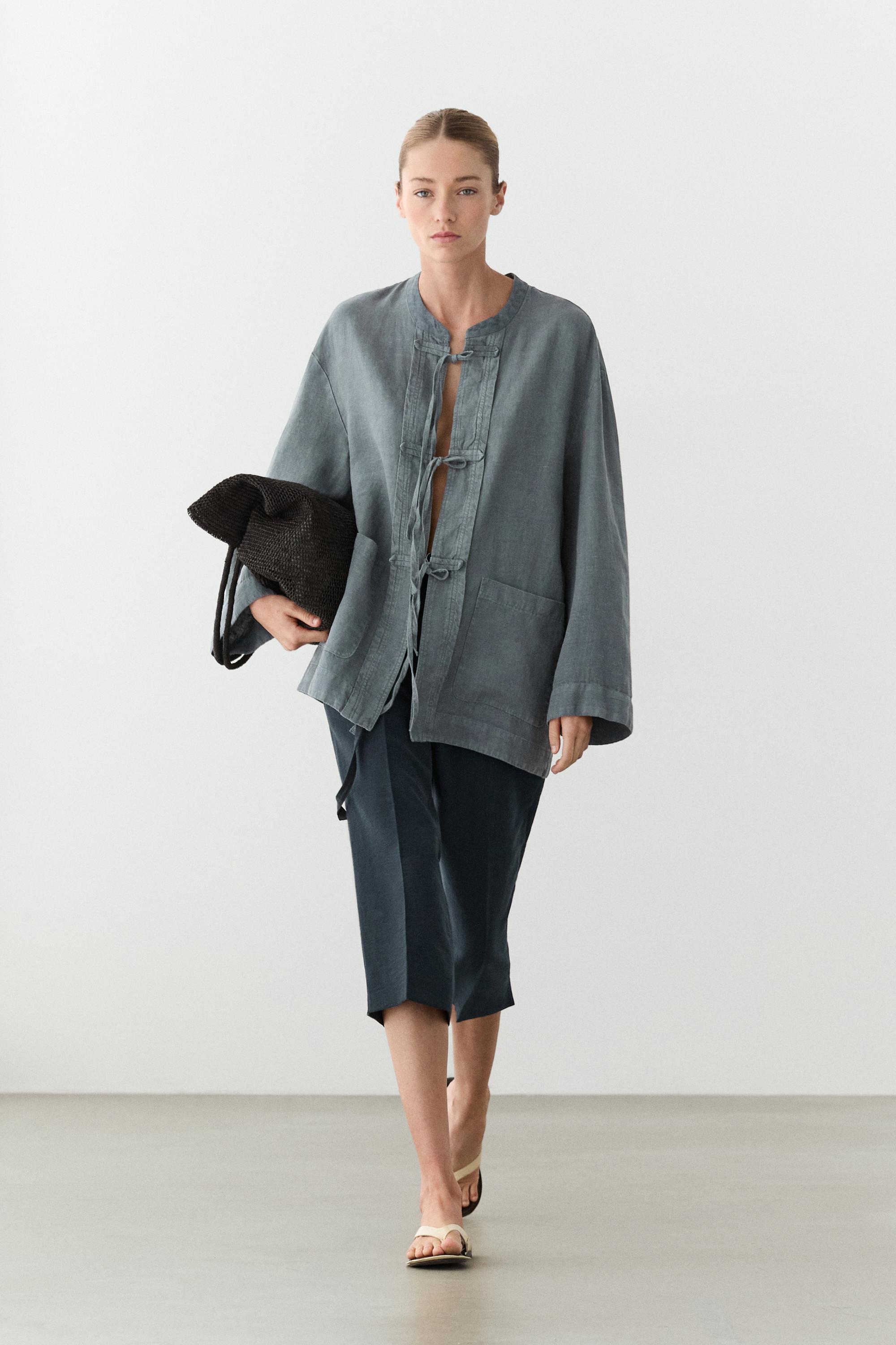 Flowing cotton and linen blend Bermuda shorts with belt — NAVY BLUE