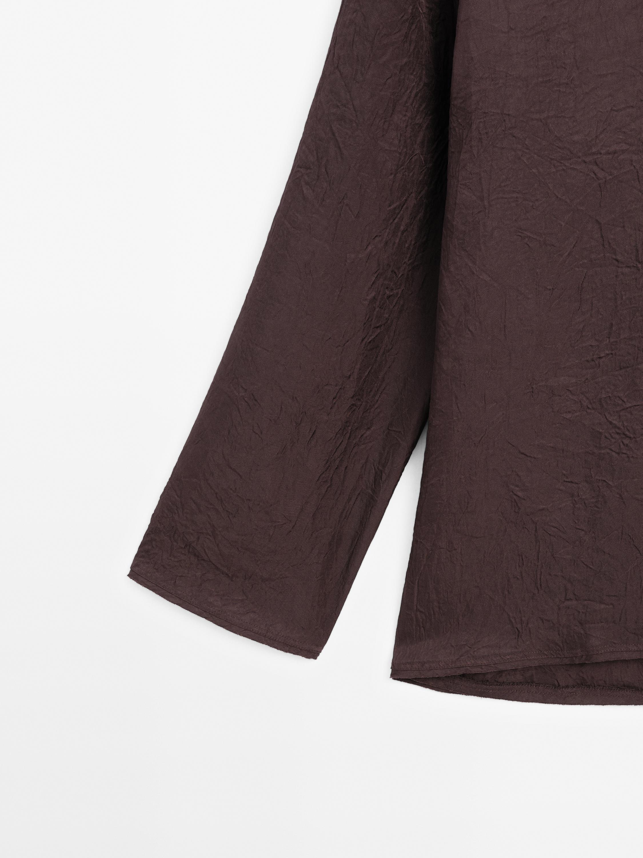 Flowing shirt featuring long sleeves with vents