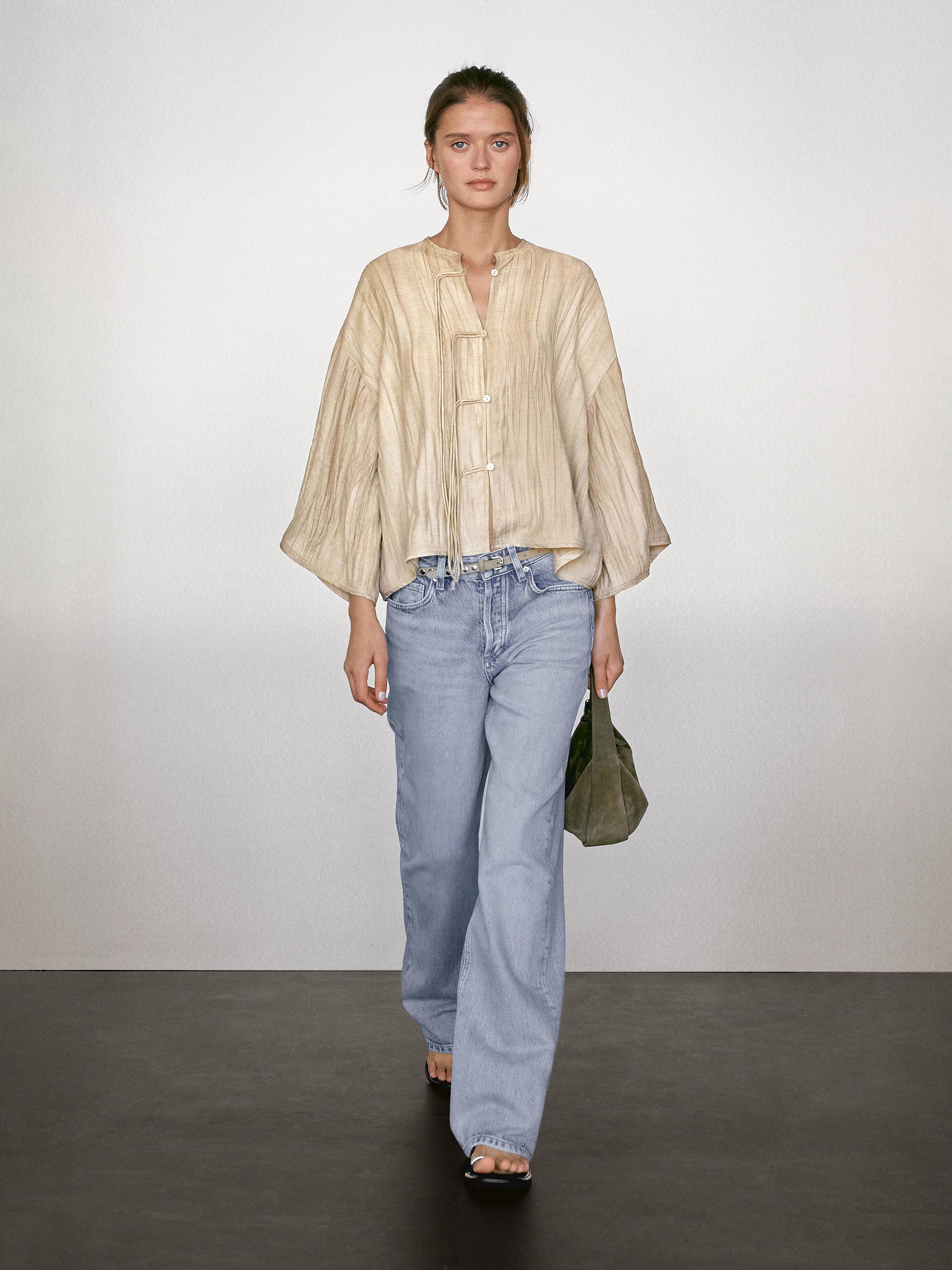 Flowing kimono with lace detail