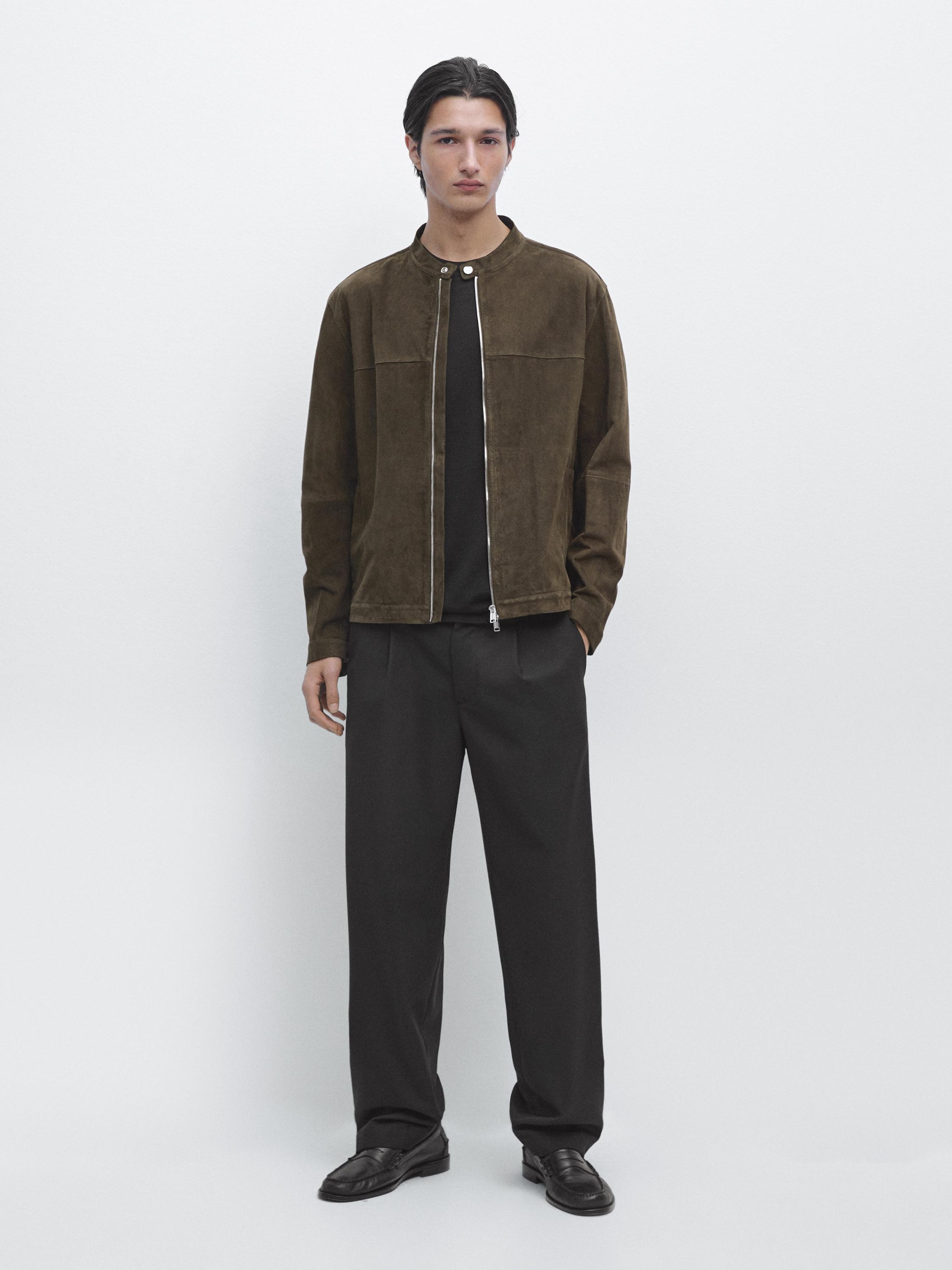 طقم جاكيت بومبر كاكي بسحاب وبنطلون أسود واسع.