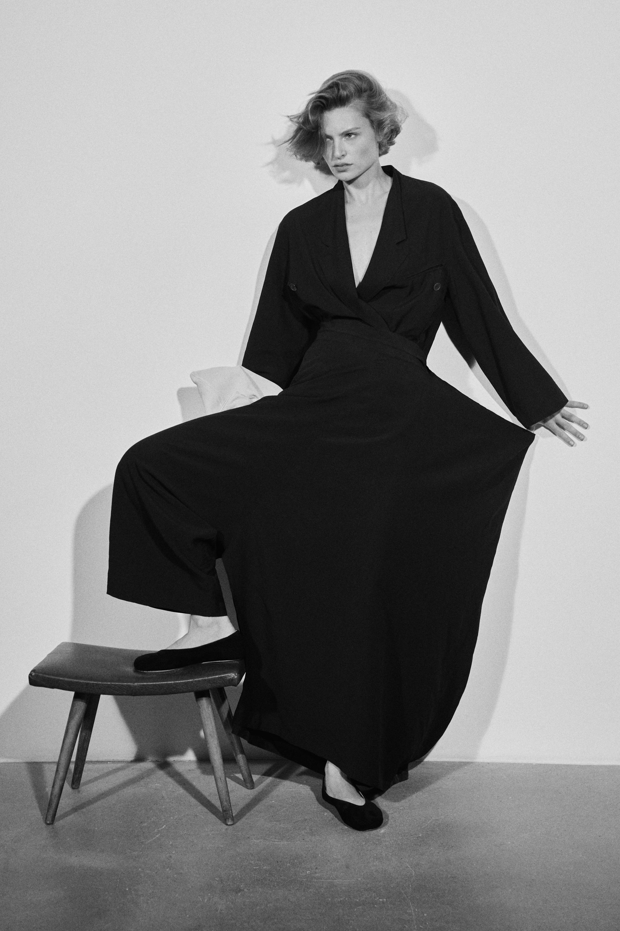 Flowing oversize blazer with belt detail - LIMITED EDITION — BLACK