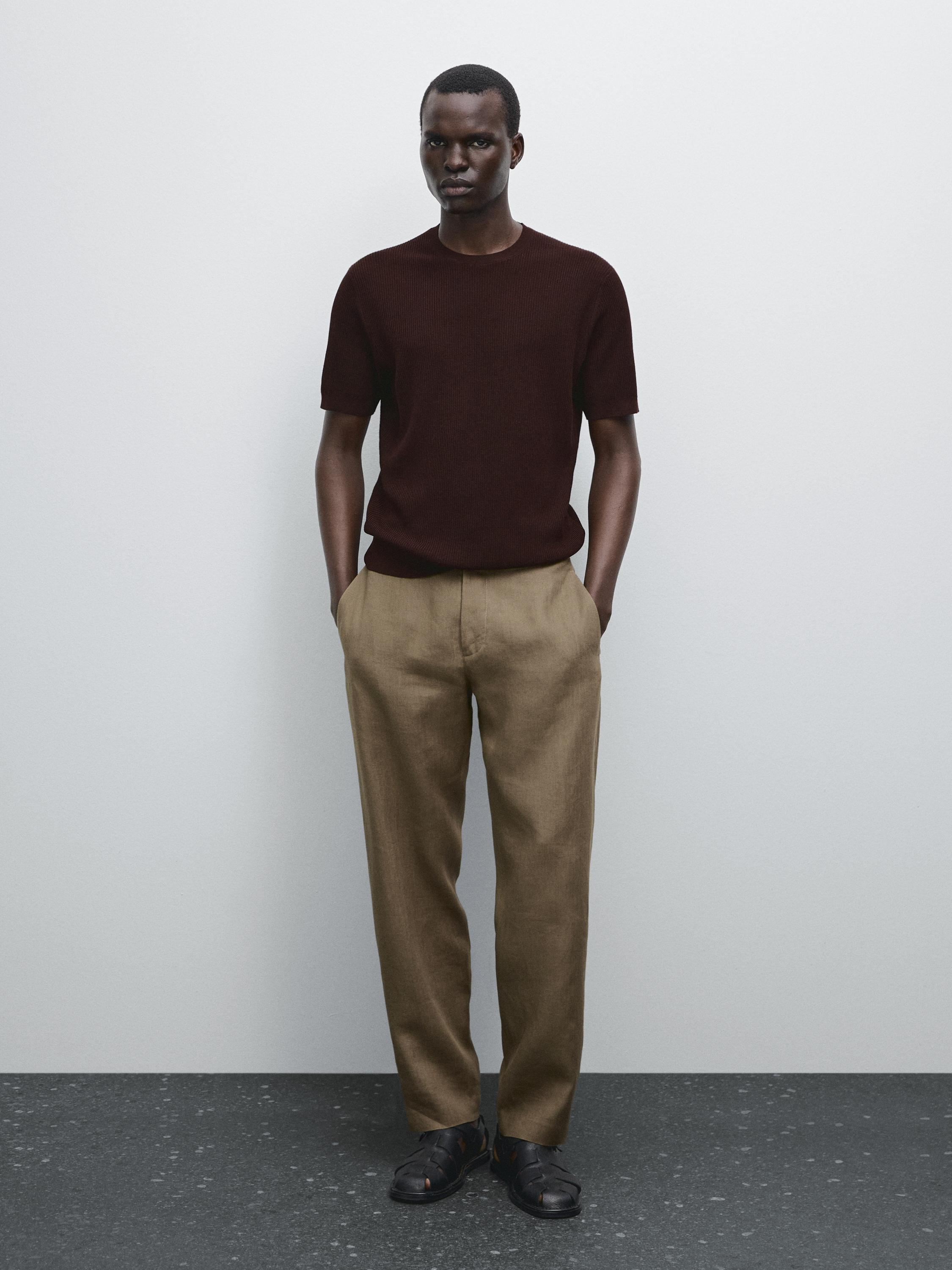 تيشرت بحياكة بارزة الملمس وأكمام قصيرة