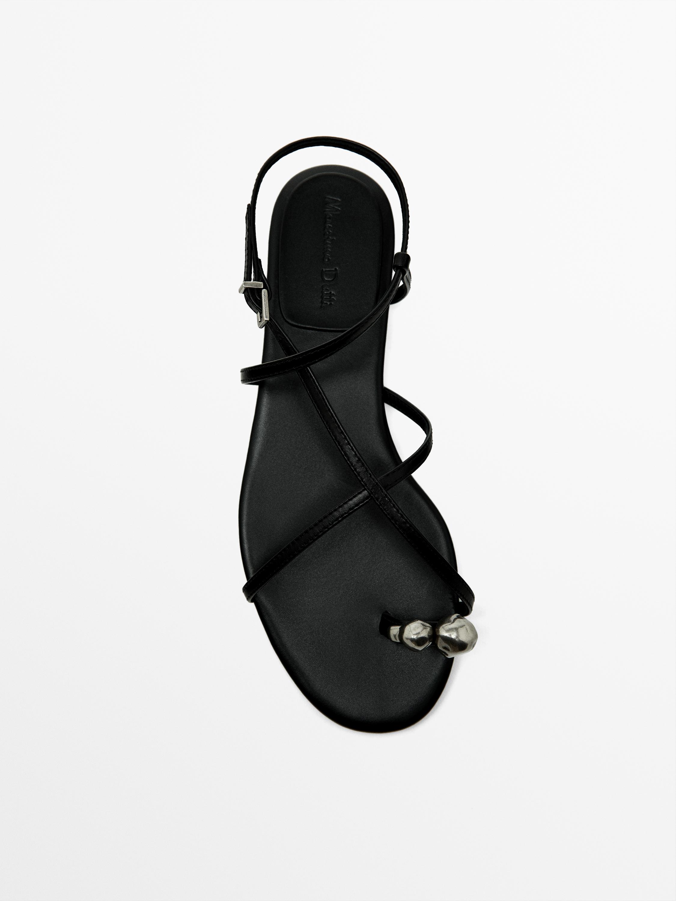 Metal piece toe strap sandals
