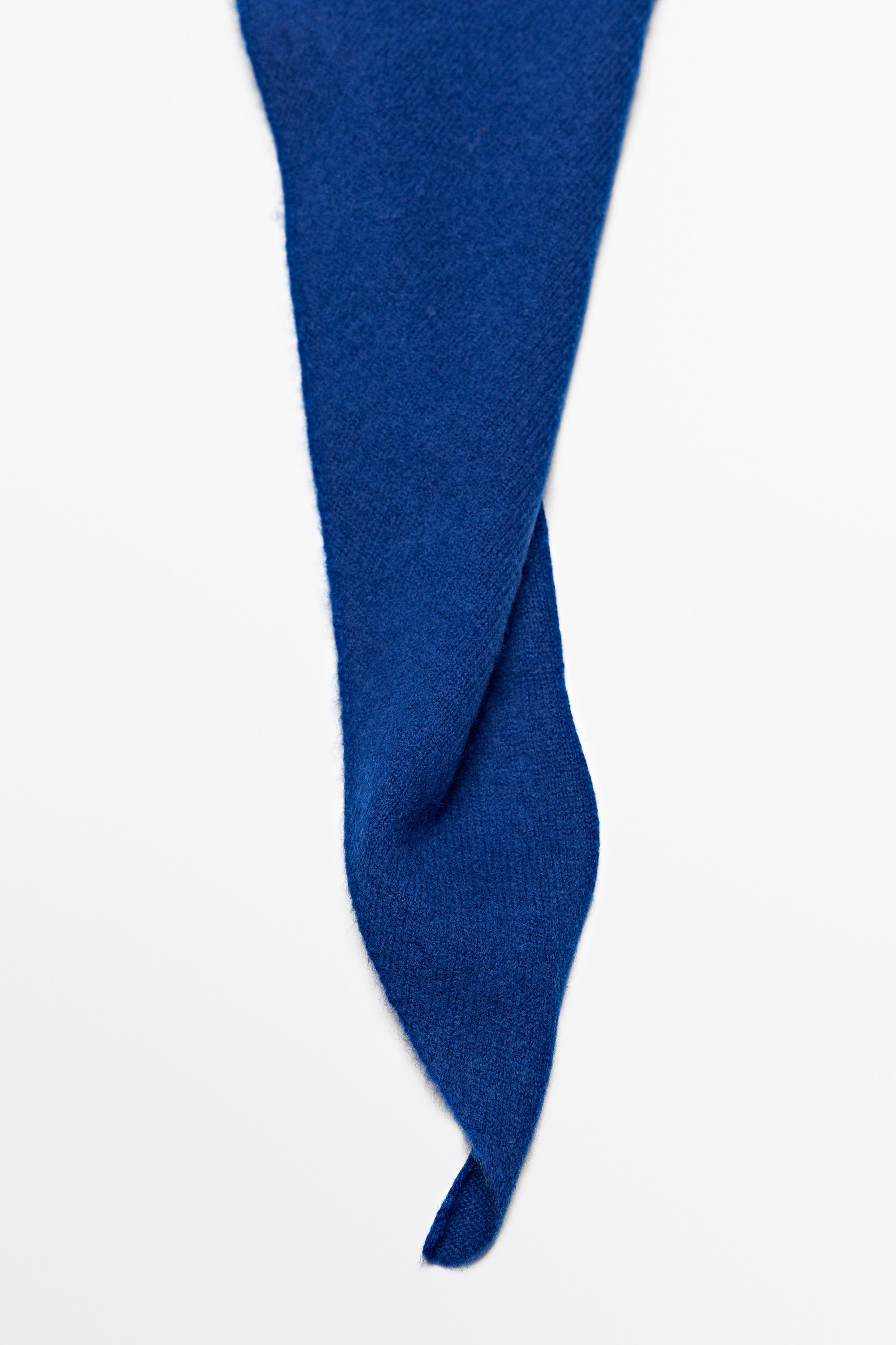 Medium wool cashmere blend knit bandana — INK BLUE
