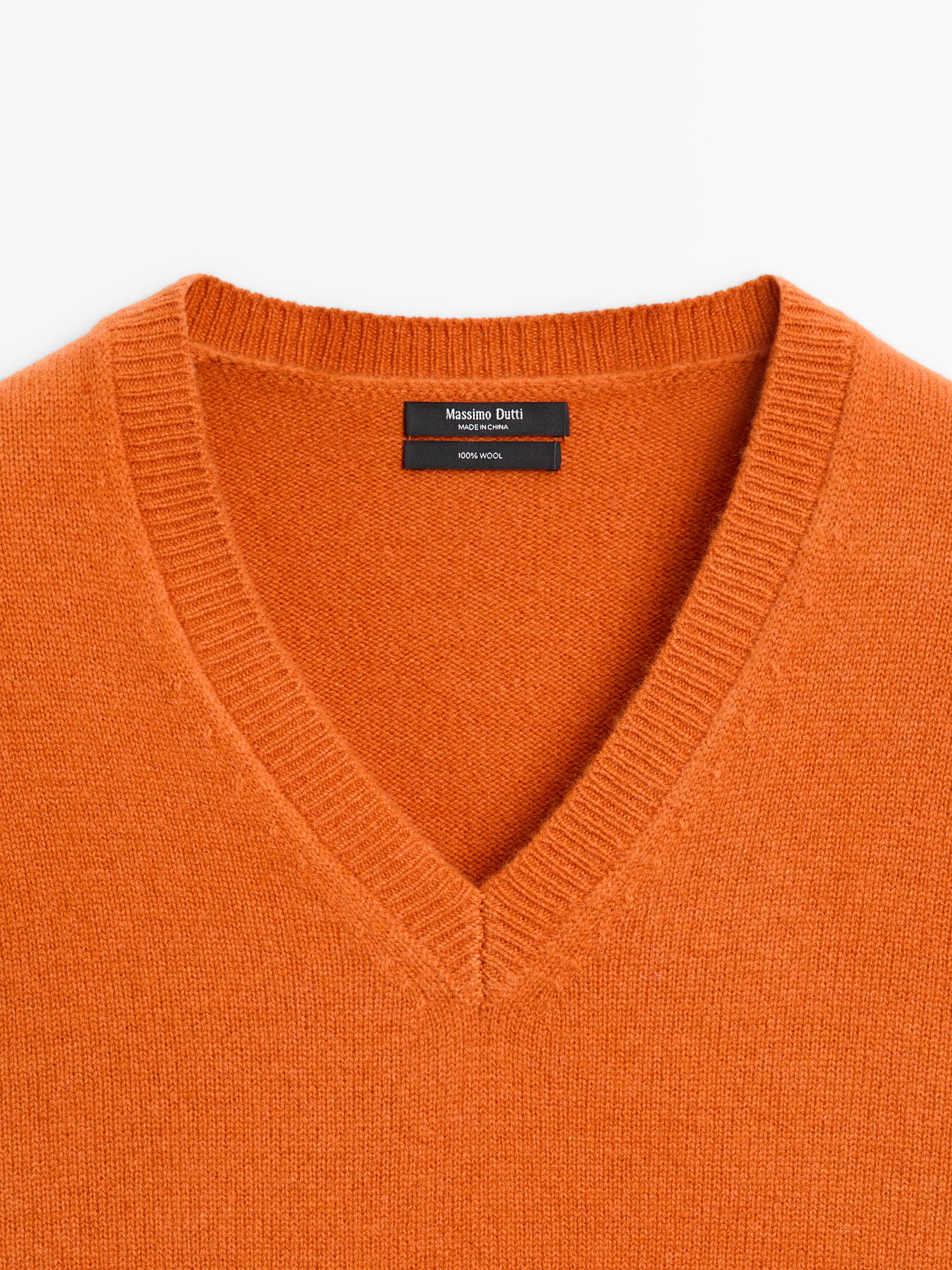 V-neck knitted jumper