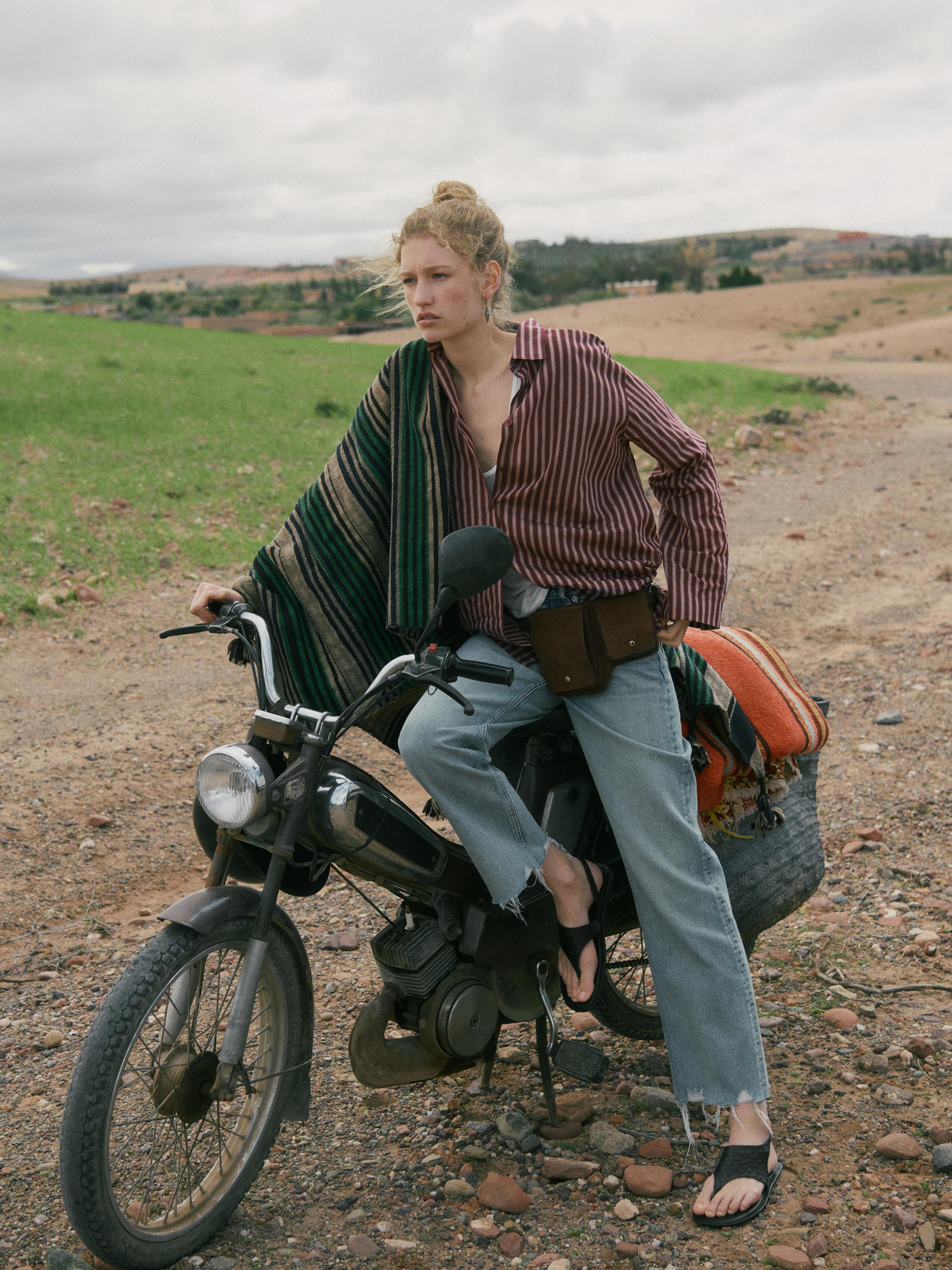 Flowing shirt with striped detailing — BROWN