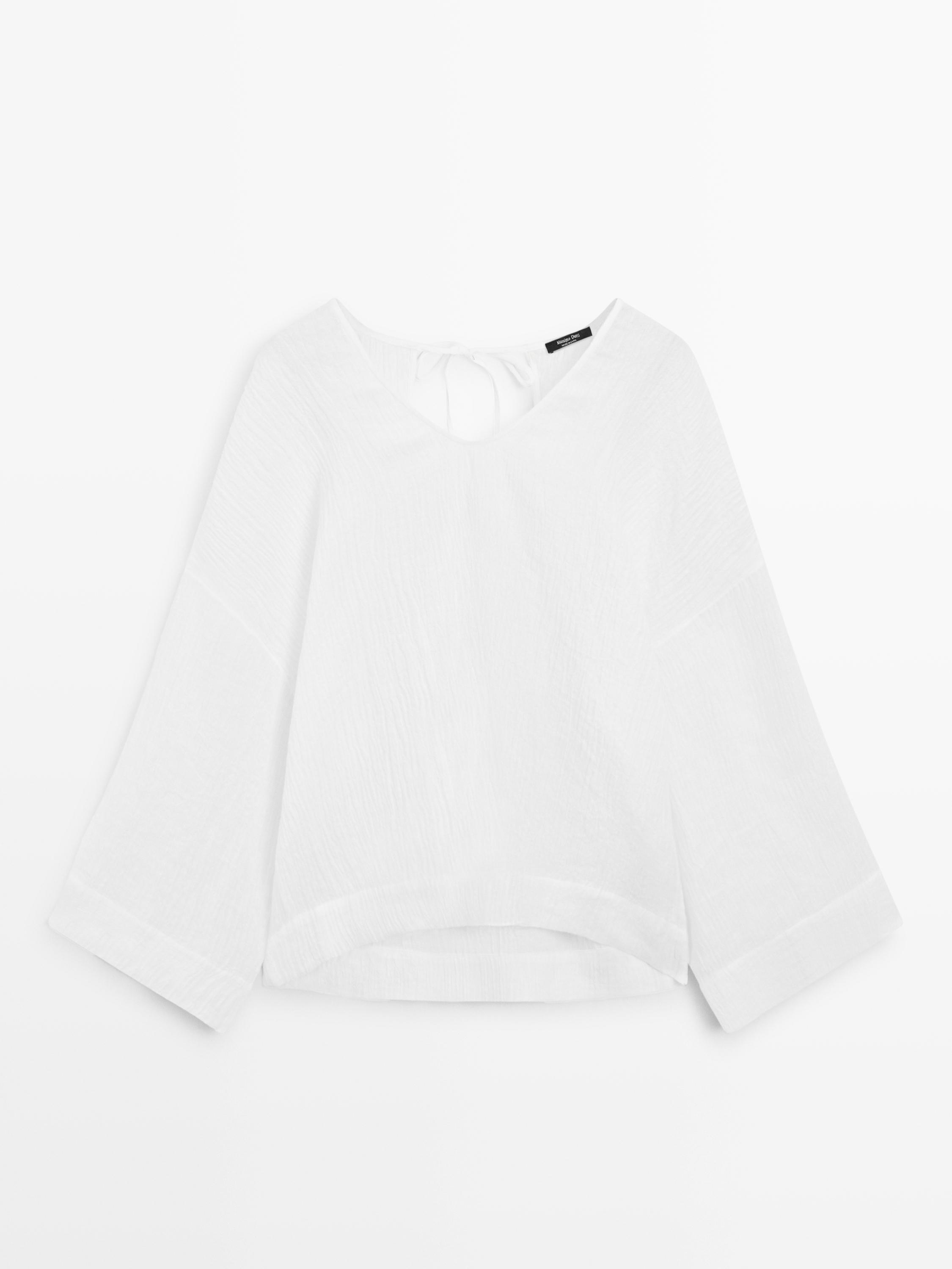 Flowing 100% linen waffle-knit blouse