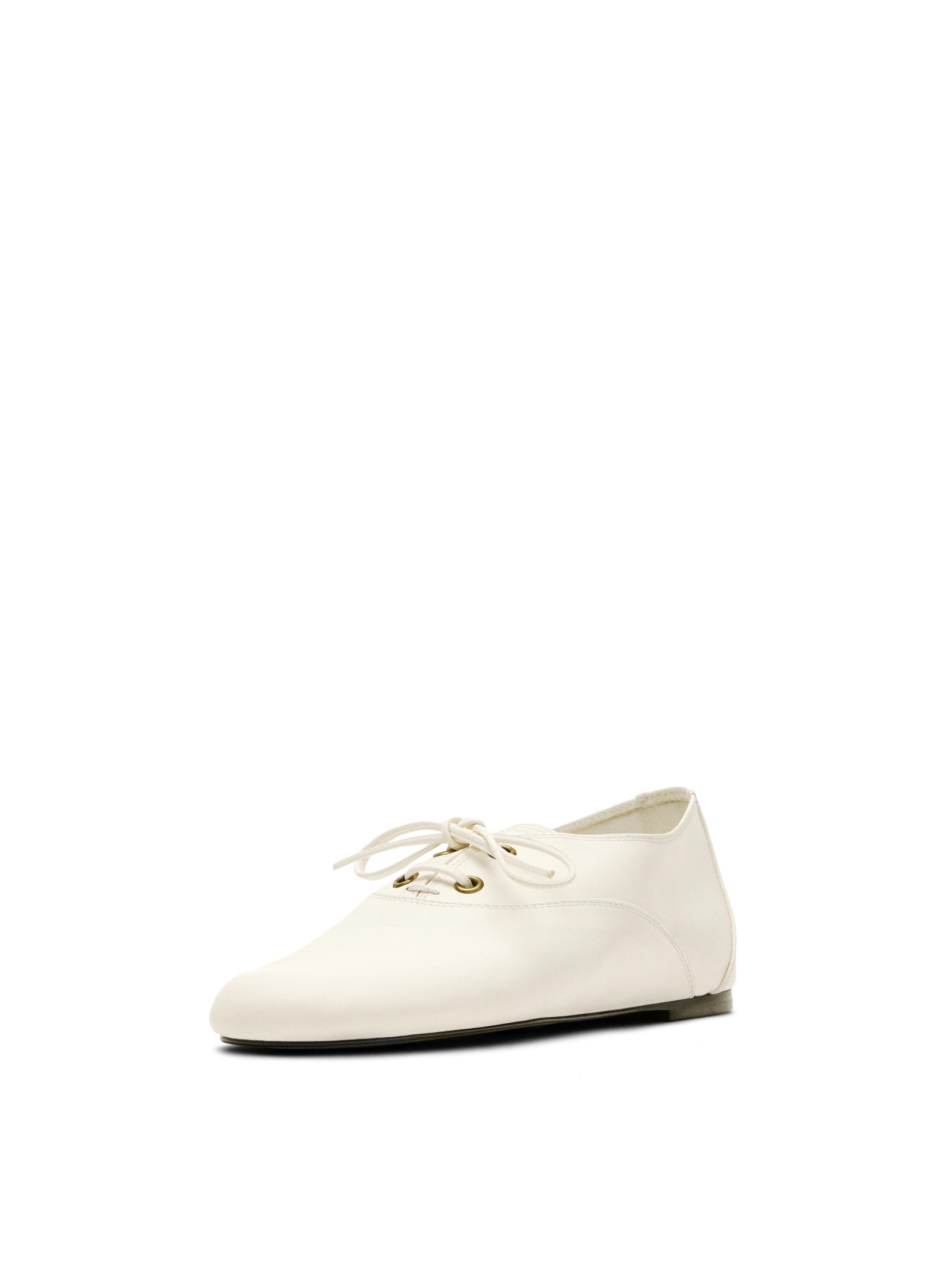 Soft leather lace-up shoes — WHITE