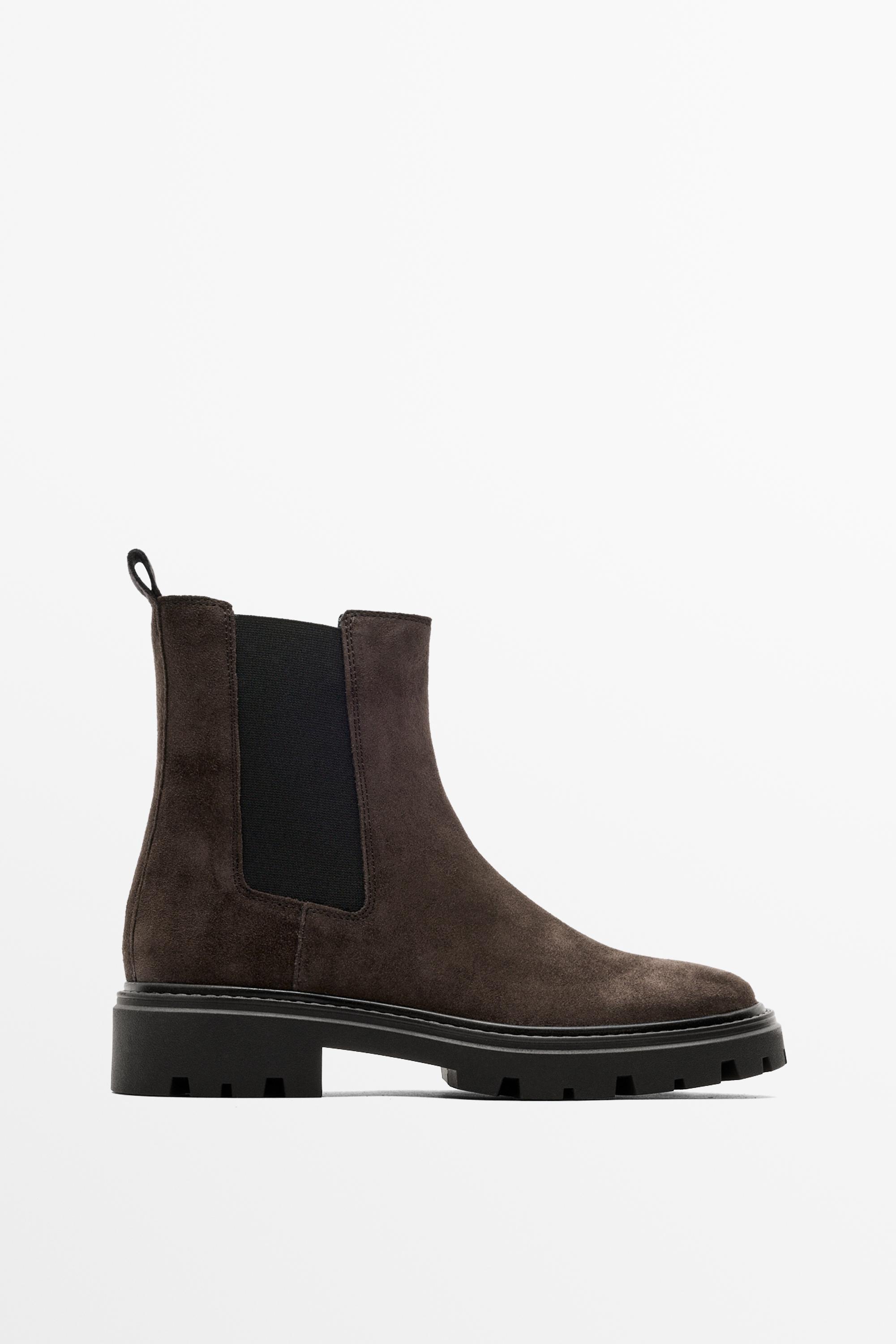 Flat Chelsea boots with track sole