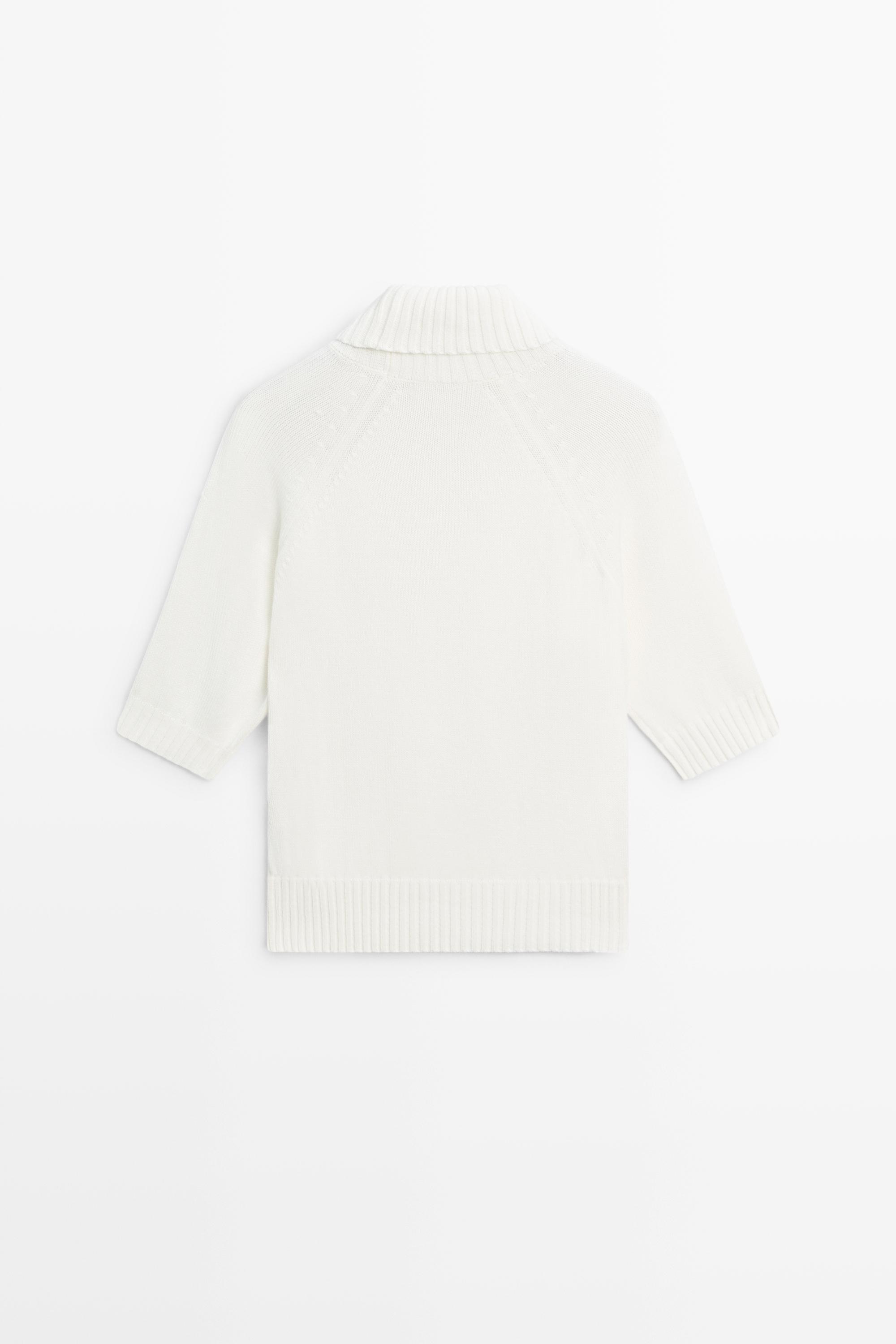 Turtleneck knit sweater — WHITE