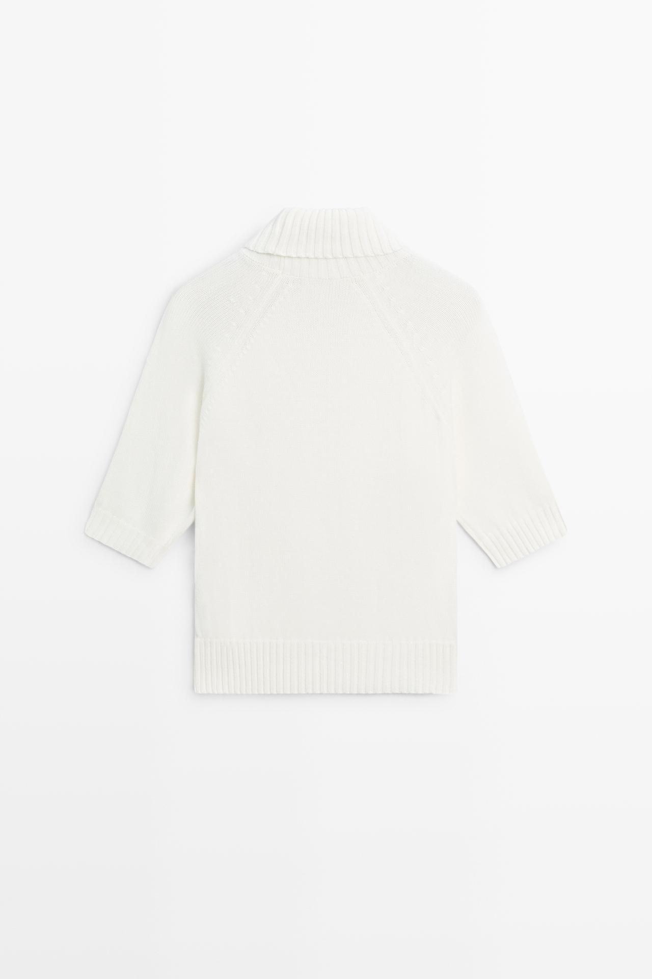 Turtleneck knit sweater — WHITE